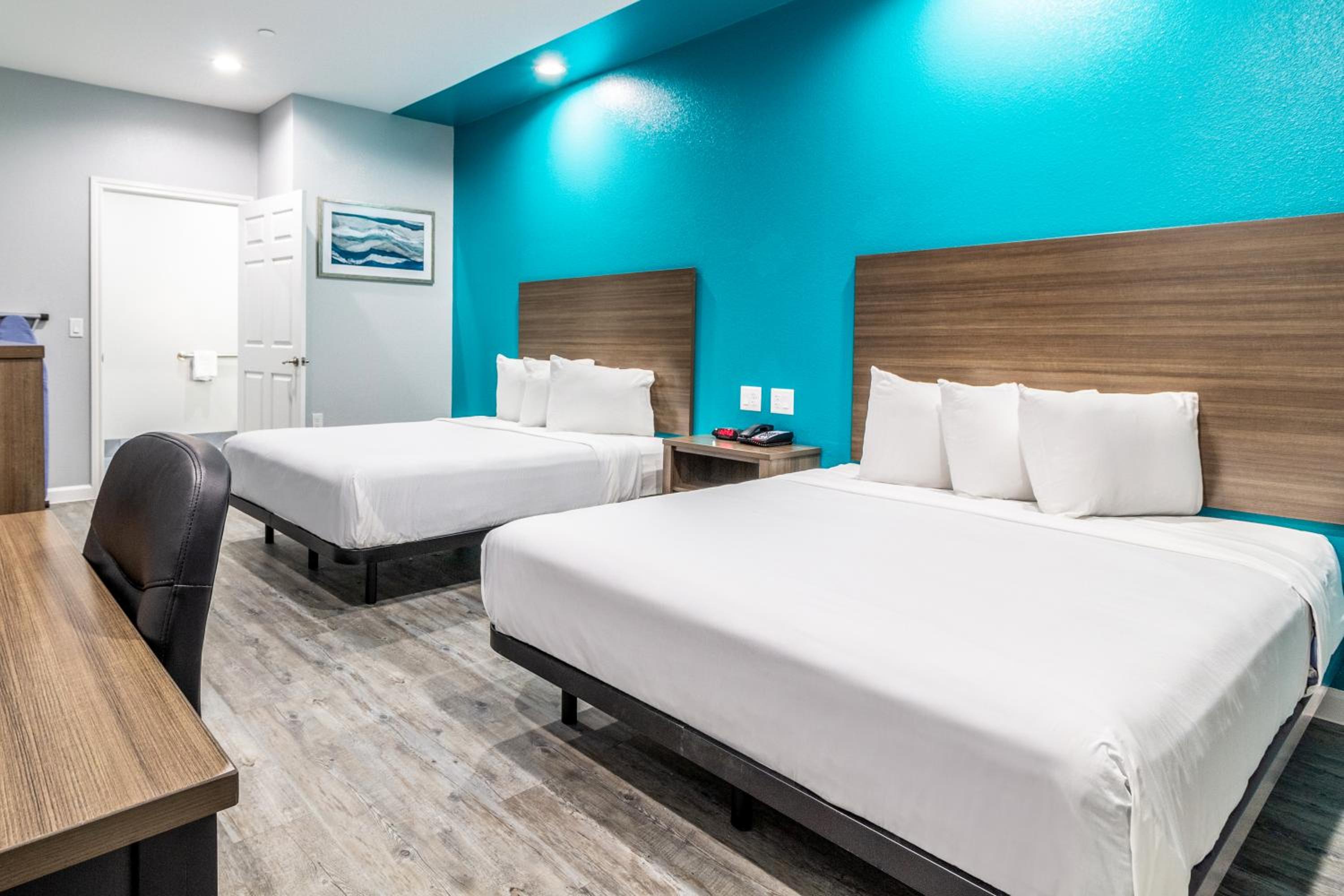 2 Queen Beds Accessible Non Smoking photo 1