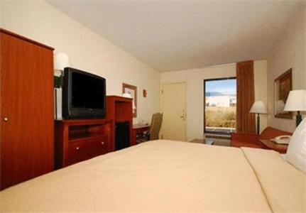King Room - Non-Smoking - Photo 5