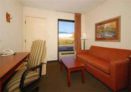 King Room - Non-Smoking - Photo 13
