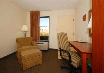 Double Room with Two Double Beds - Non-Smoking - Photo 4
