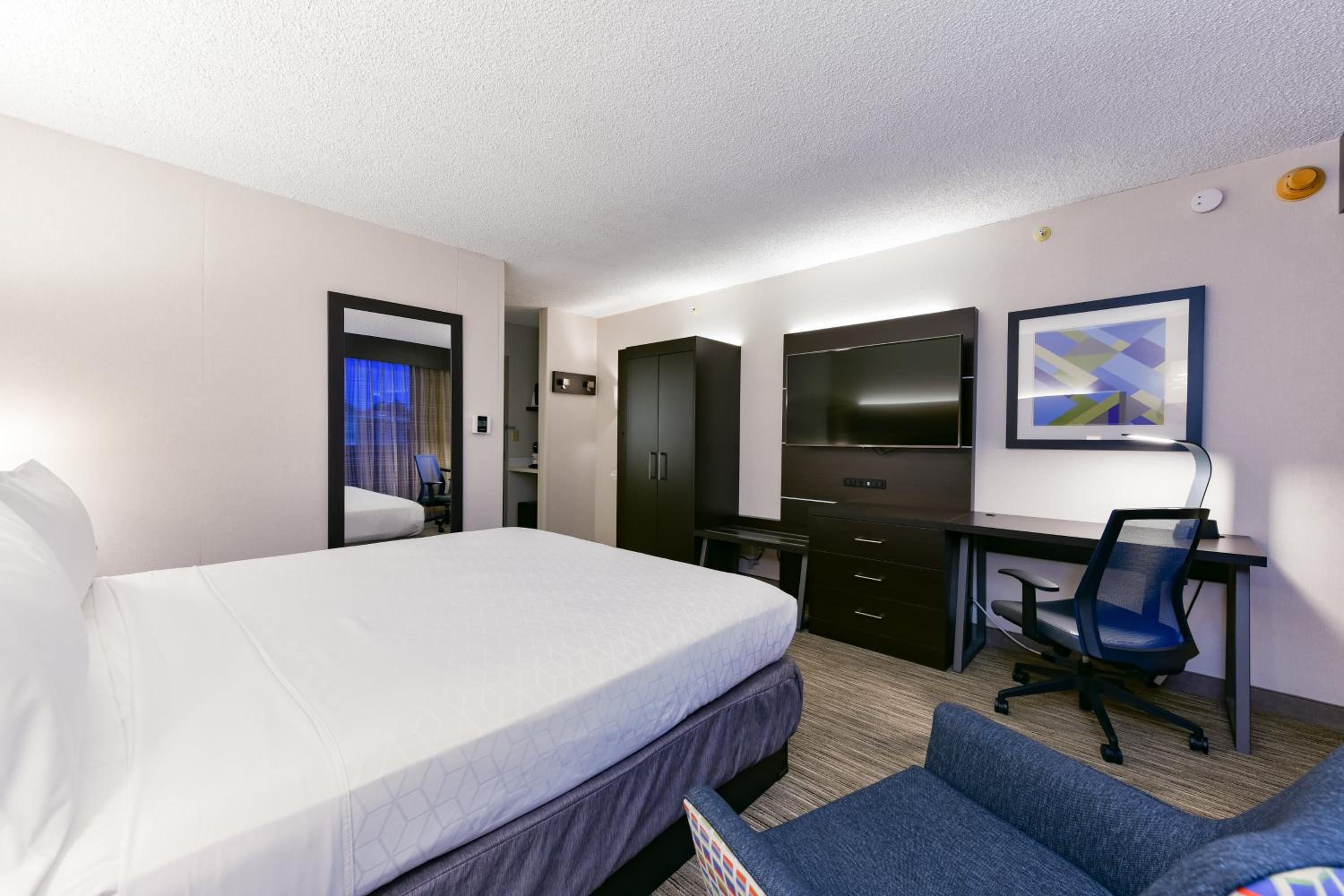 Standard King Room with Bay View  - Photo 9