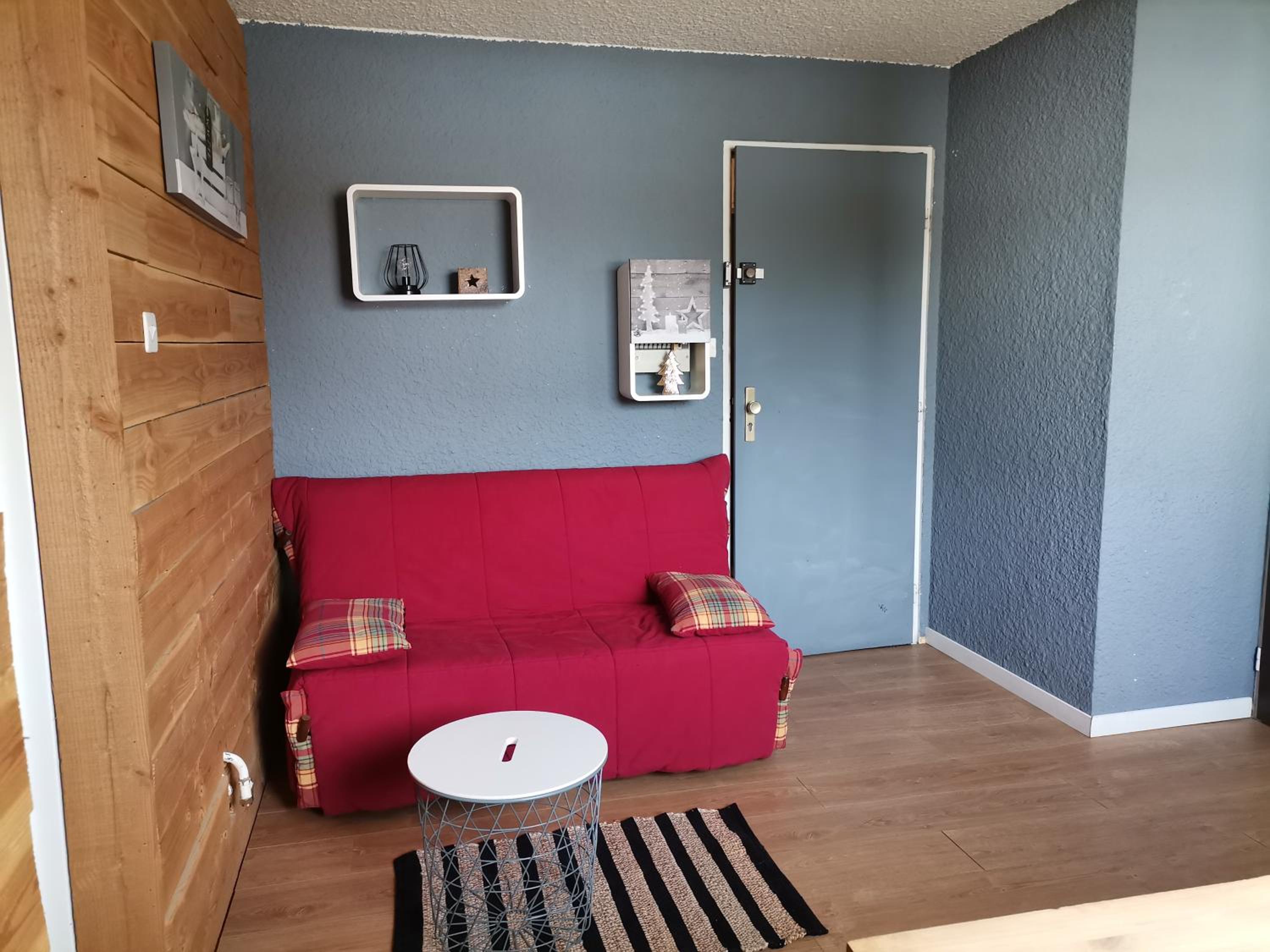 One-Bedroom Apartment photo 1