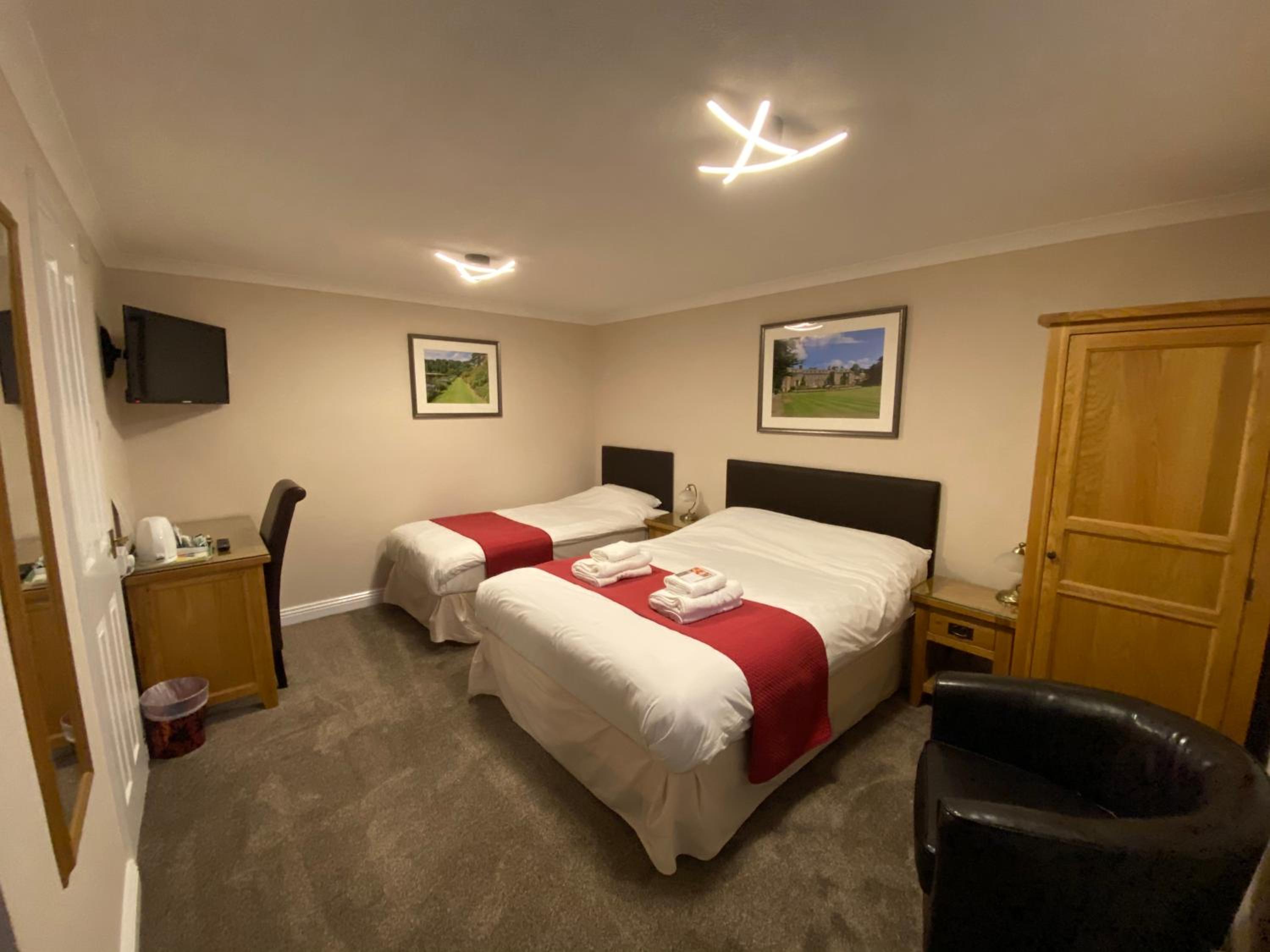 Large Double or Twin Room photo 2