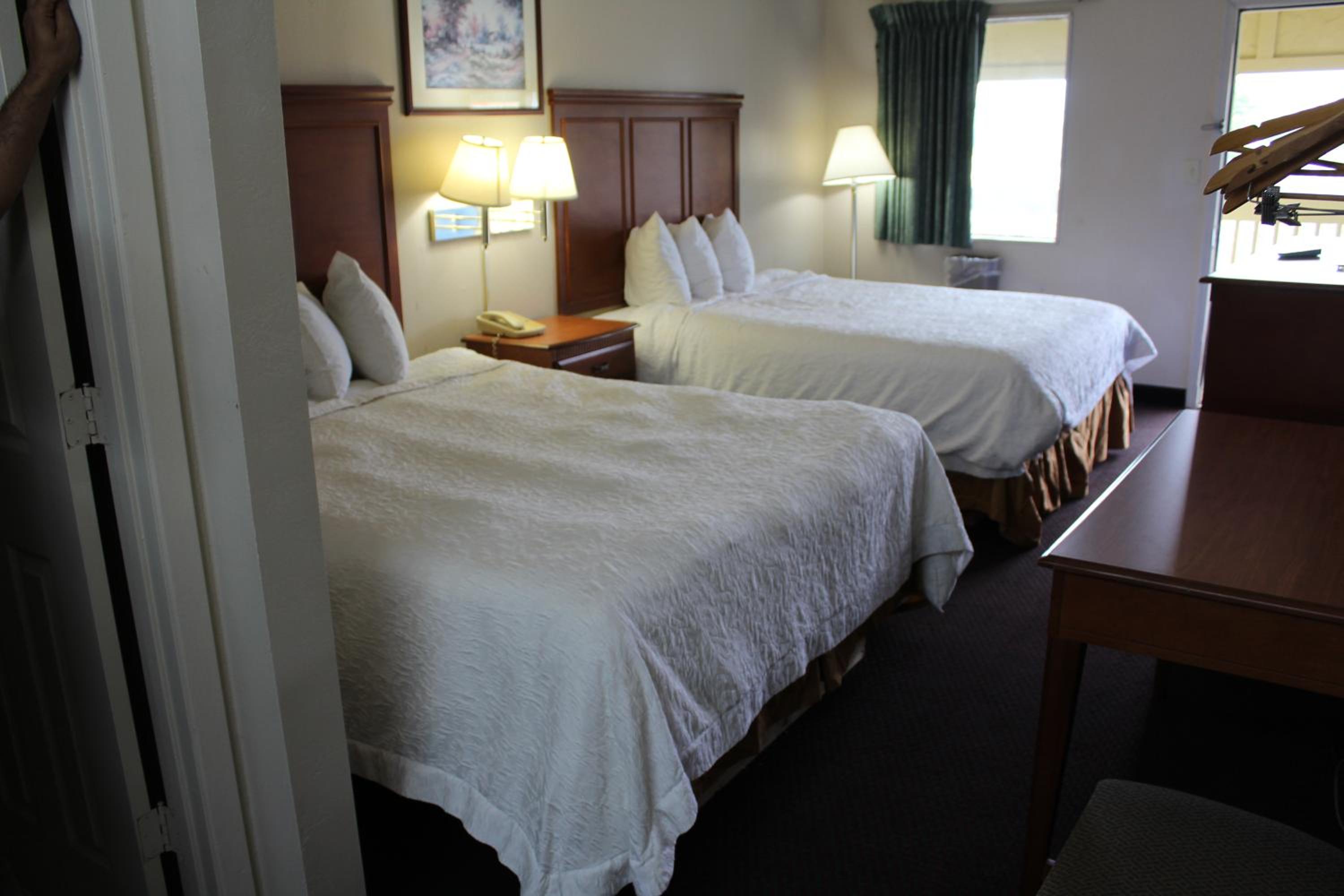 2 Queen Bed, Non-Smoking - Photo 1
