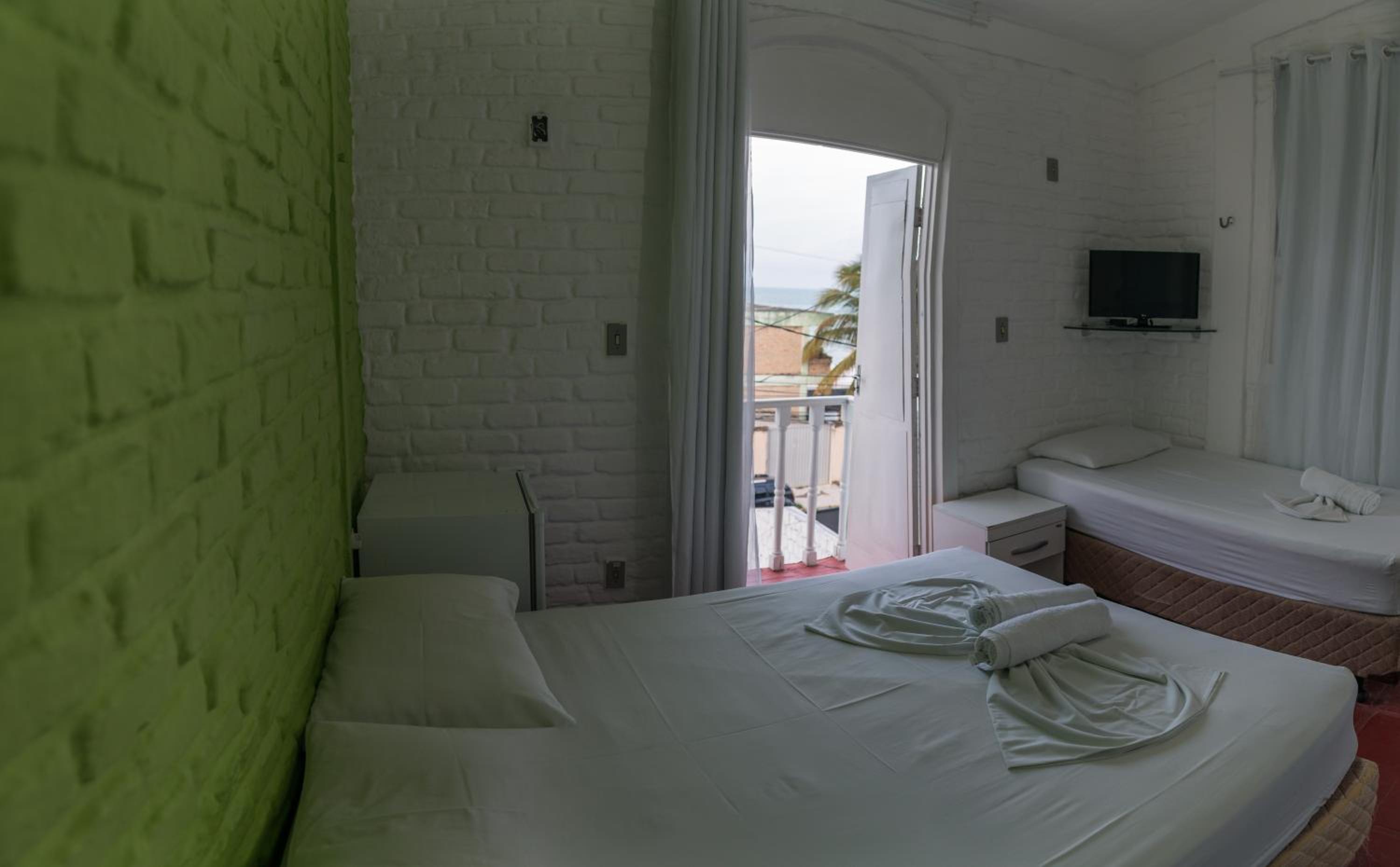 Triple Room with Balcony - Photo 14