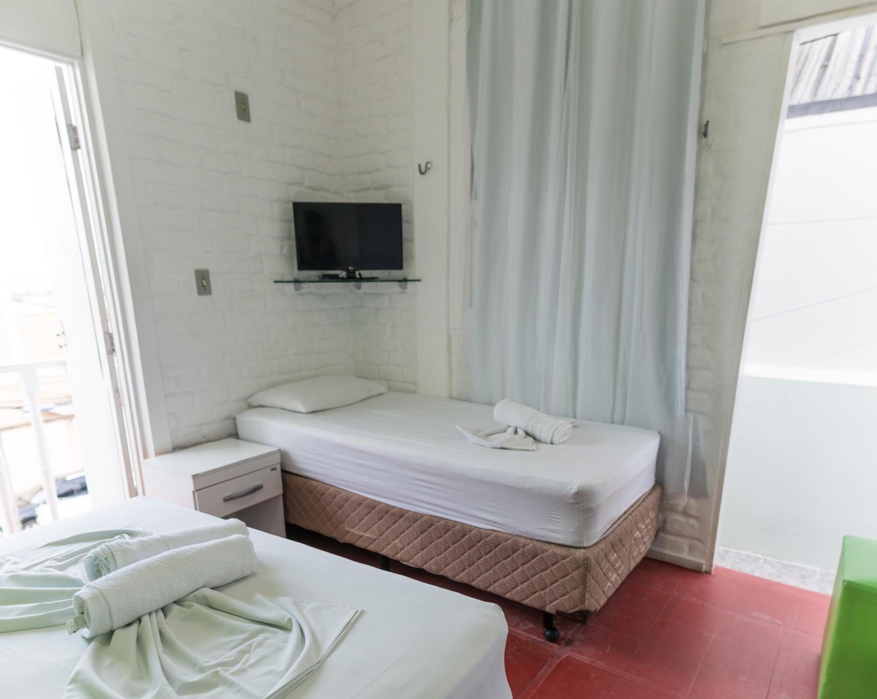 Triple Room with Balcony - Photo 13