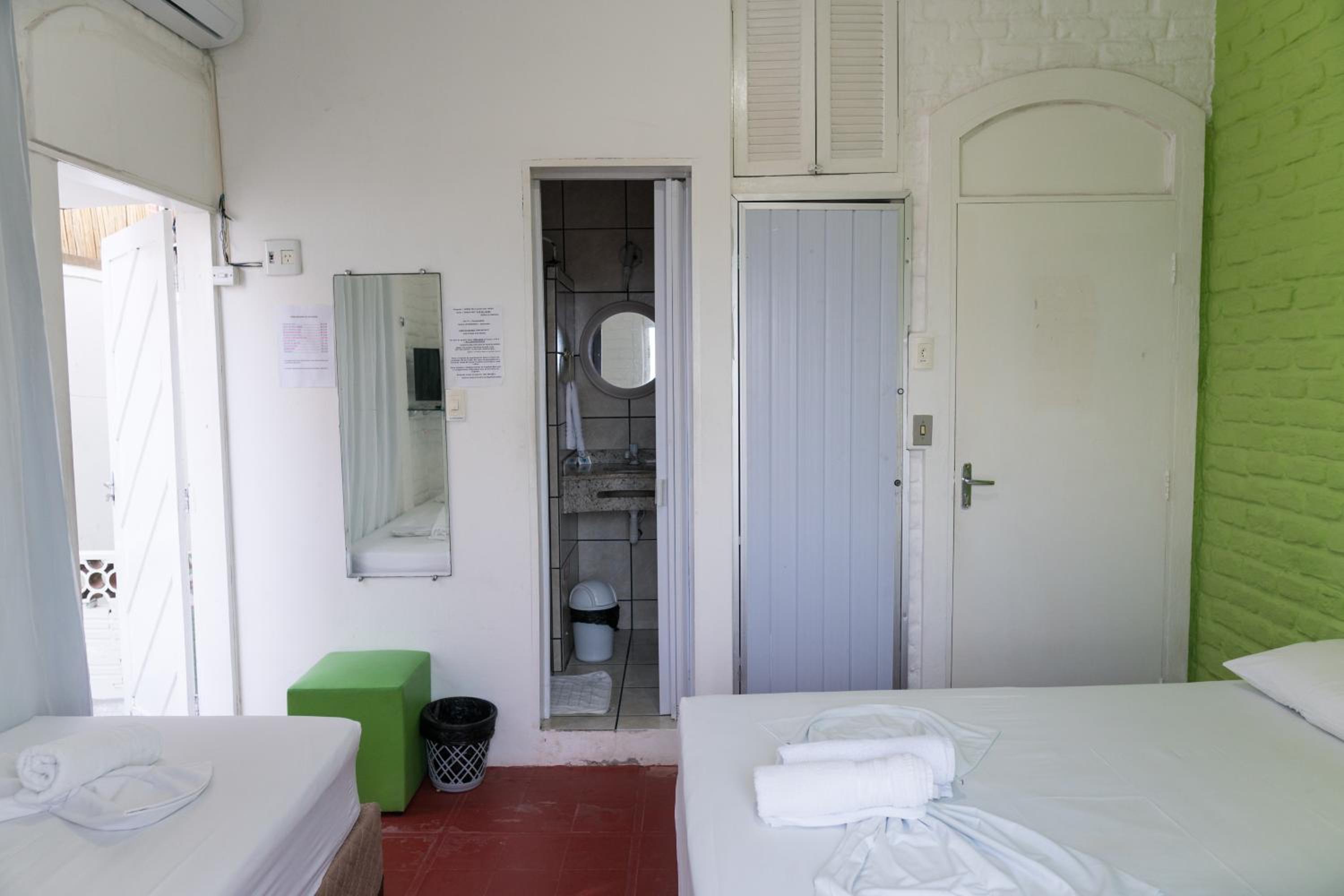 Triple Room with Balcony - Photo 18