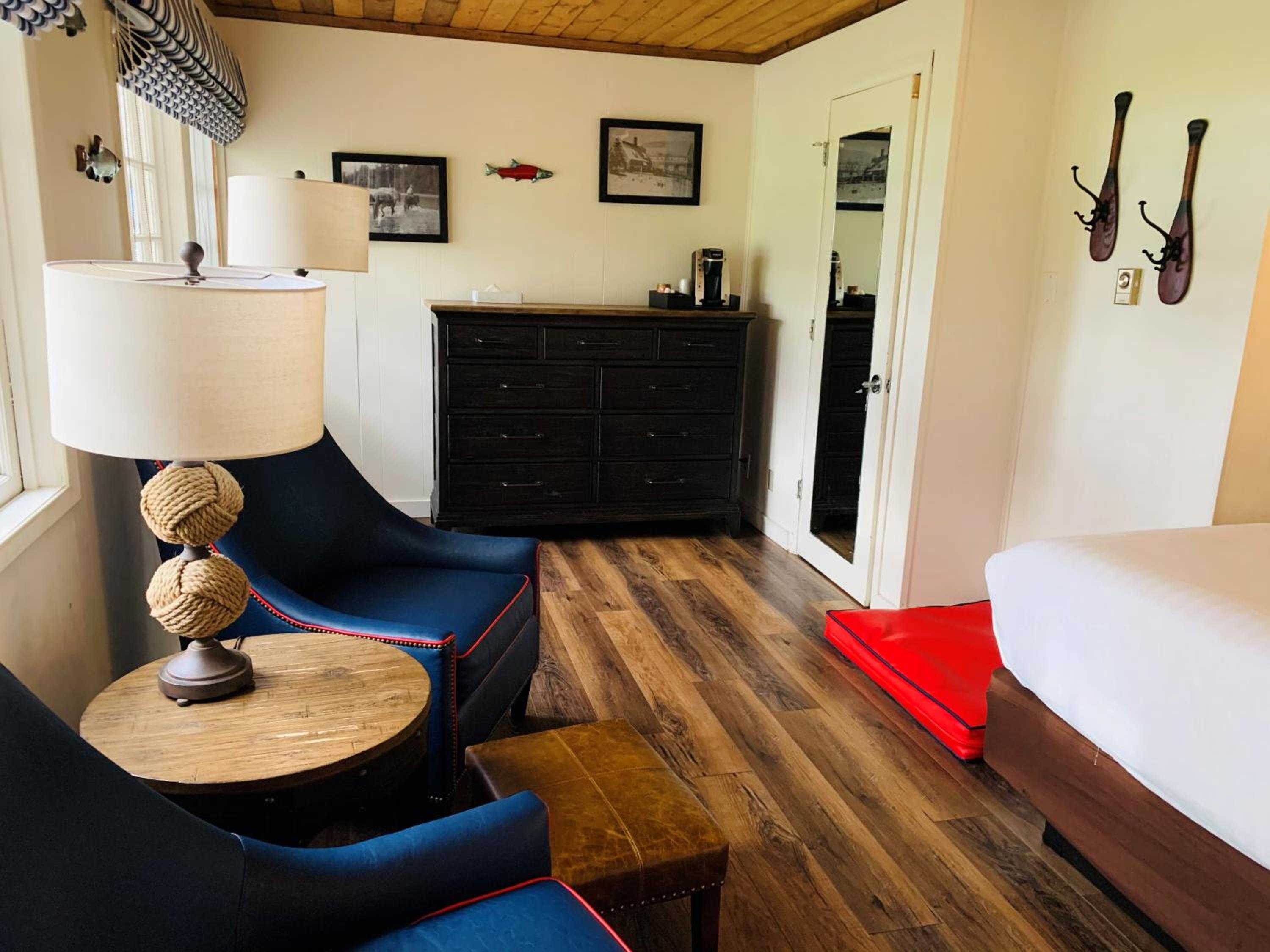 Queen Room with Two Queen Beds - Pet Friendly photo 2