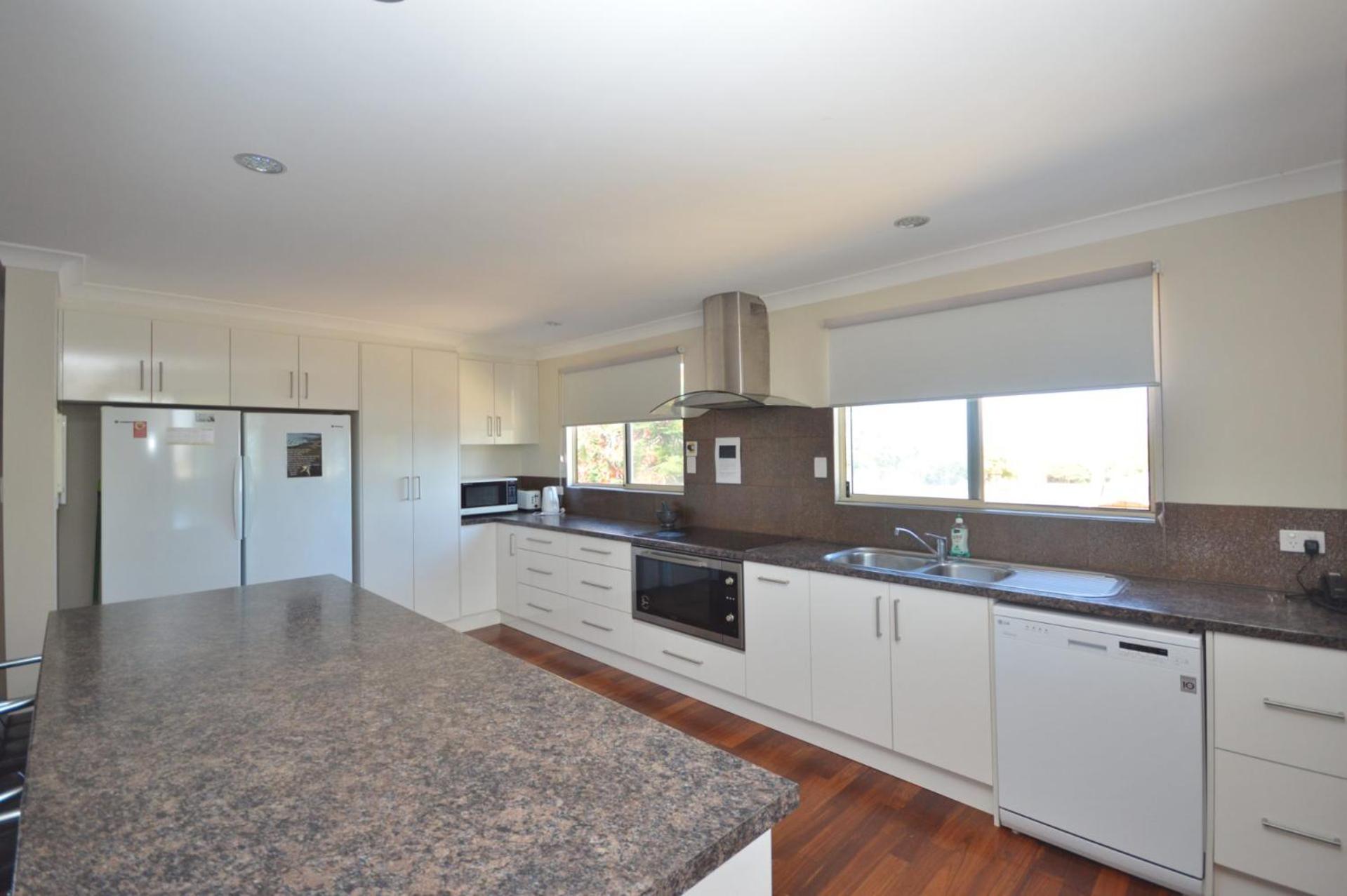 Four-Bedroom House photo 2