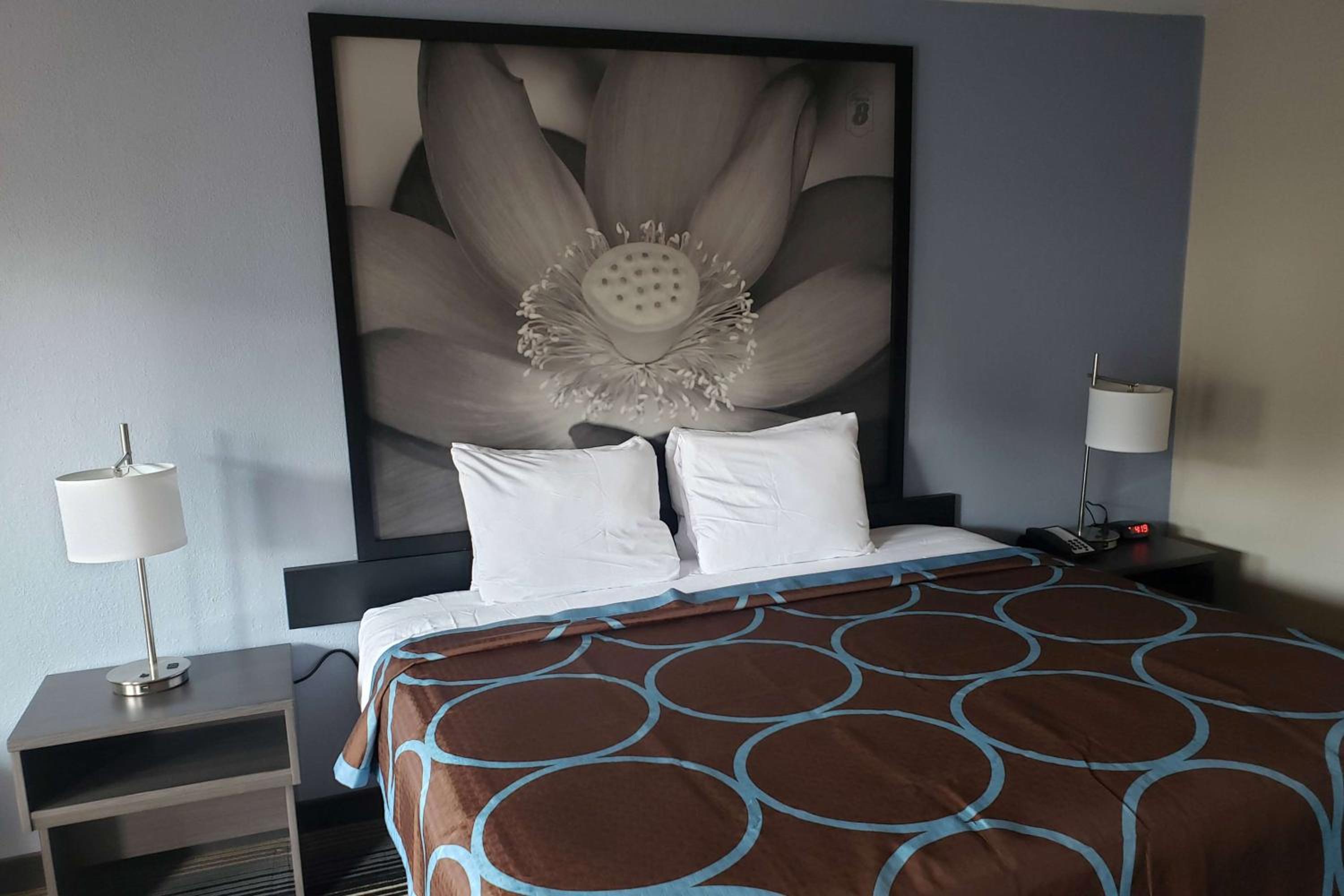 King Room - Non-Smoking - Photo 2