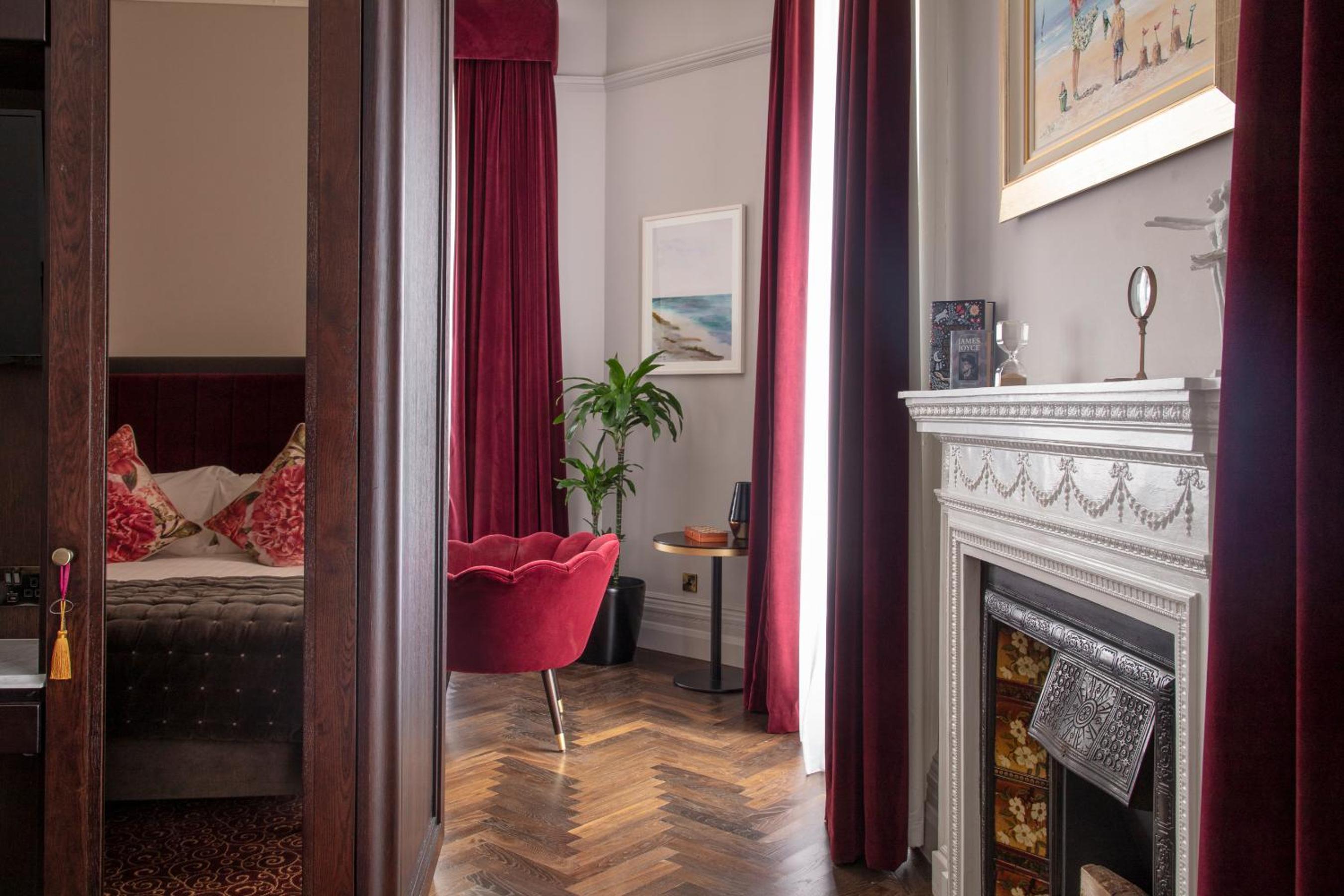 Deluxe King Suite