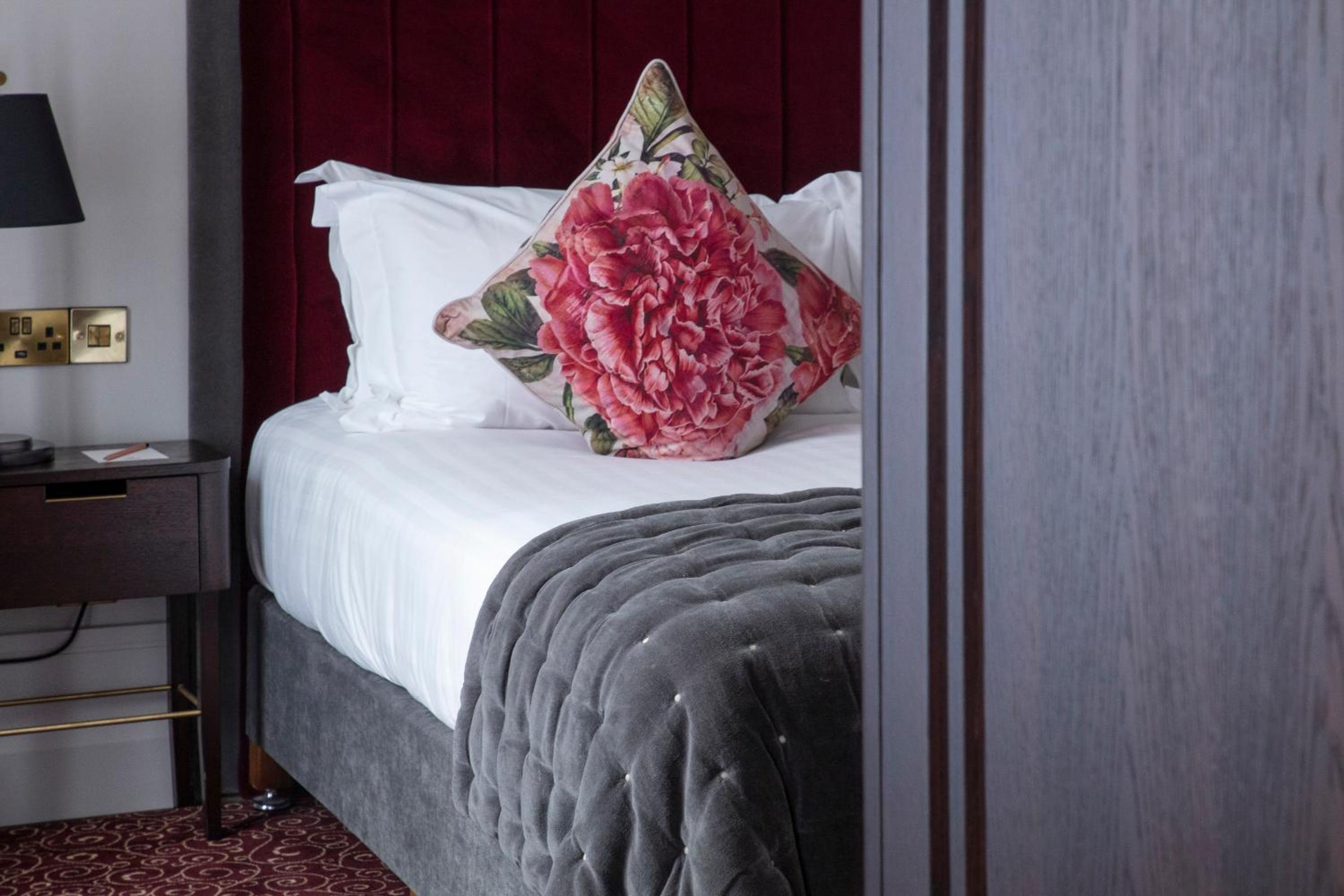 Deluxe King Suite