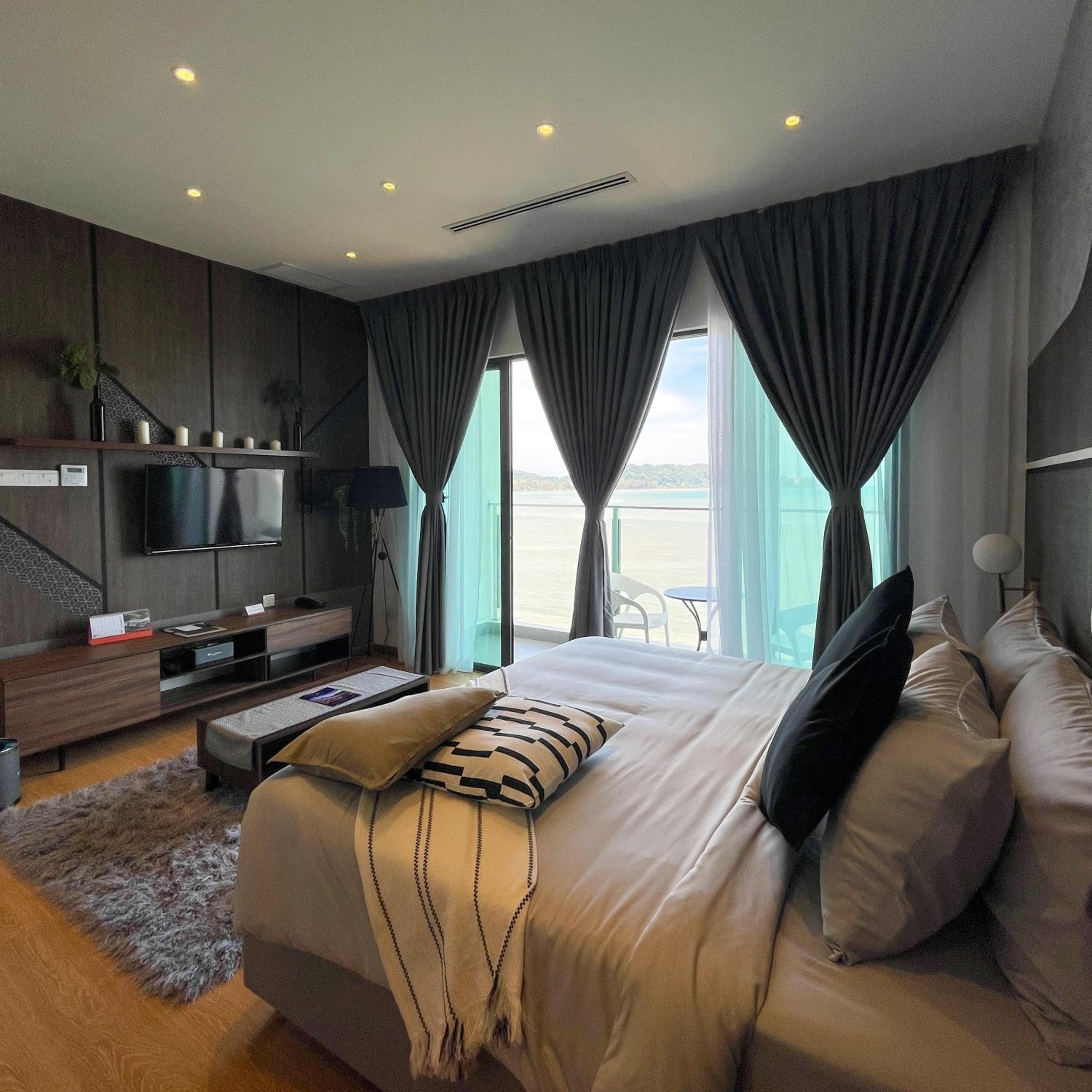 Deluxe Ocean View - Photo 3