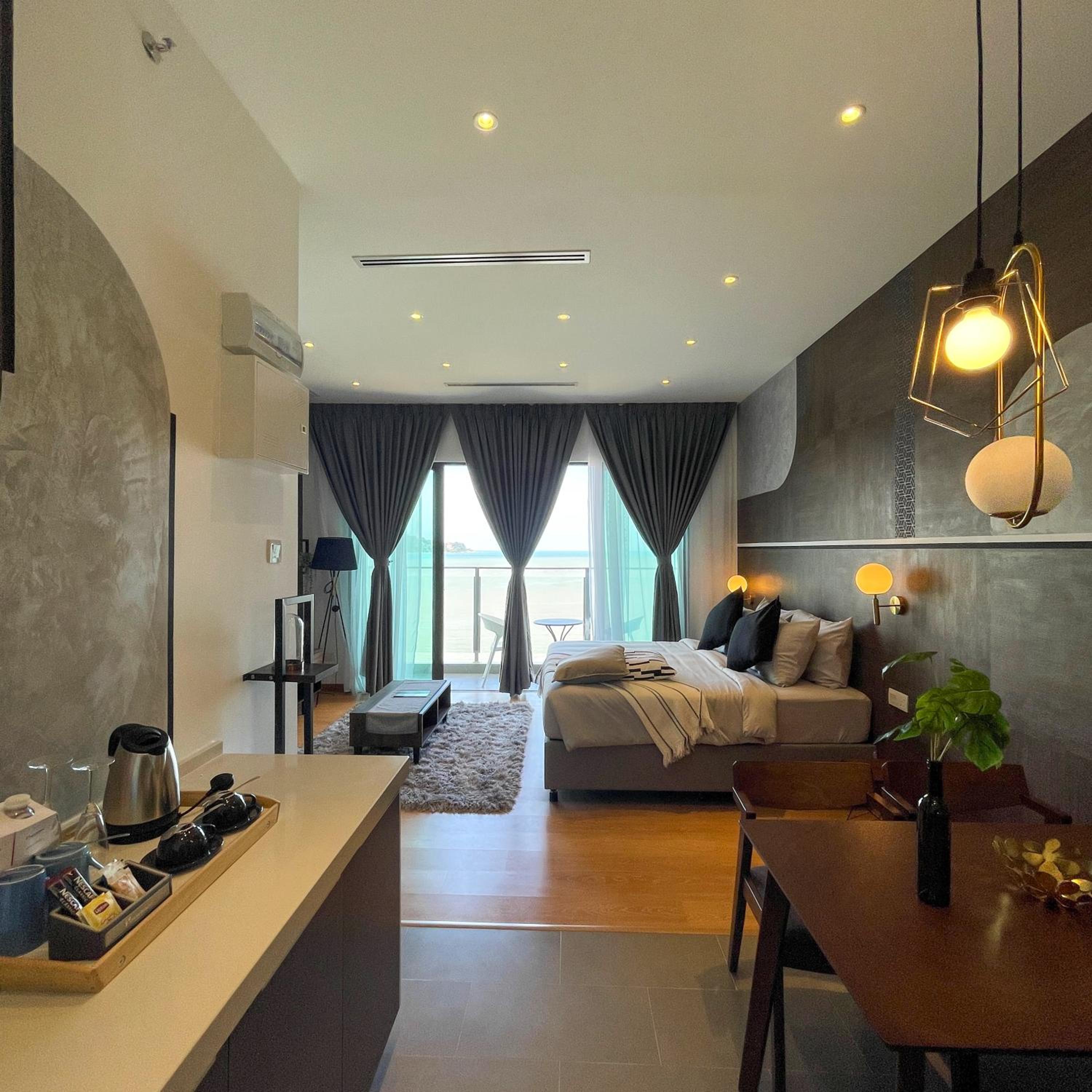 Deluxe Ocean View - Photo 2