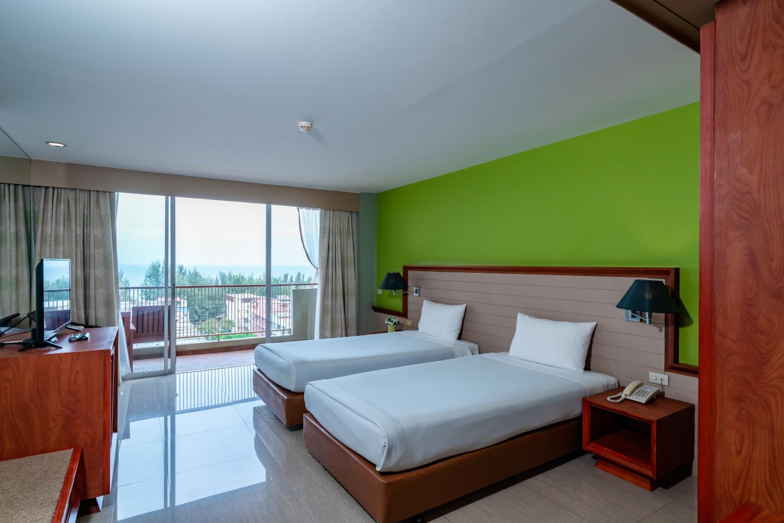 Deluxe Double Room - Photo 14