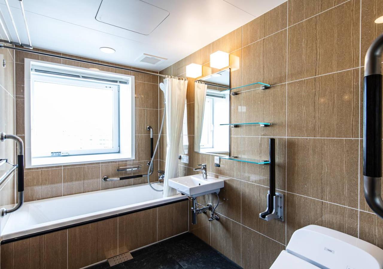 Deluxe Twin Room with Public Bath Access (Central Tower) - Non-Smoking - Photo 12