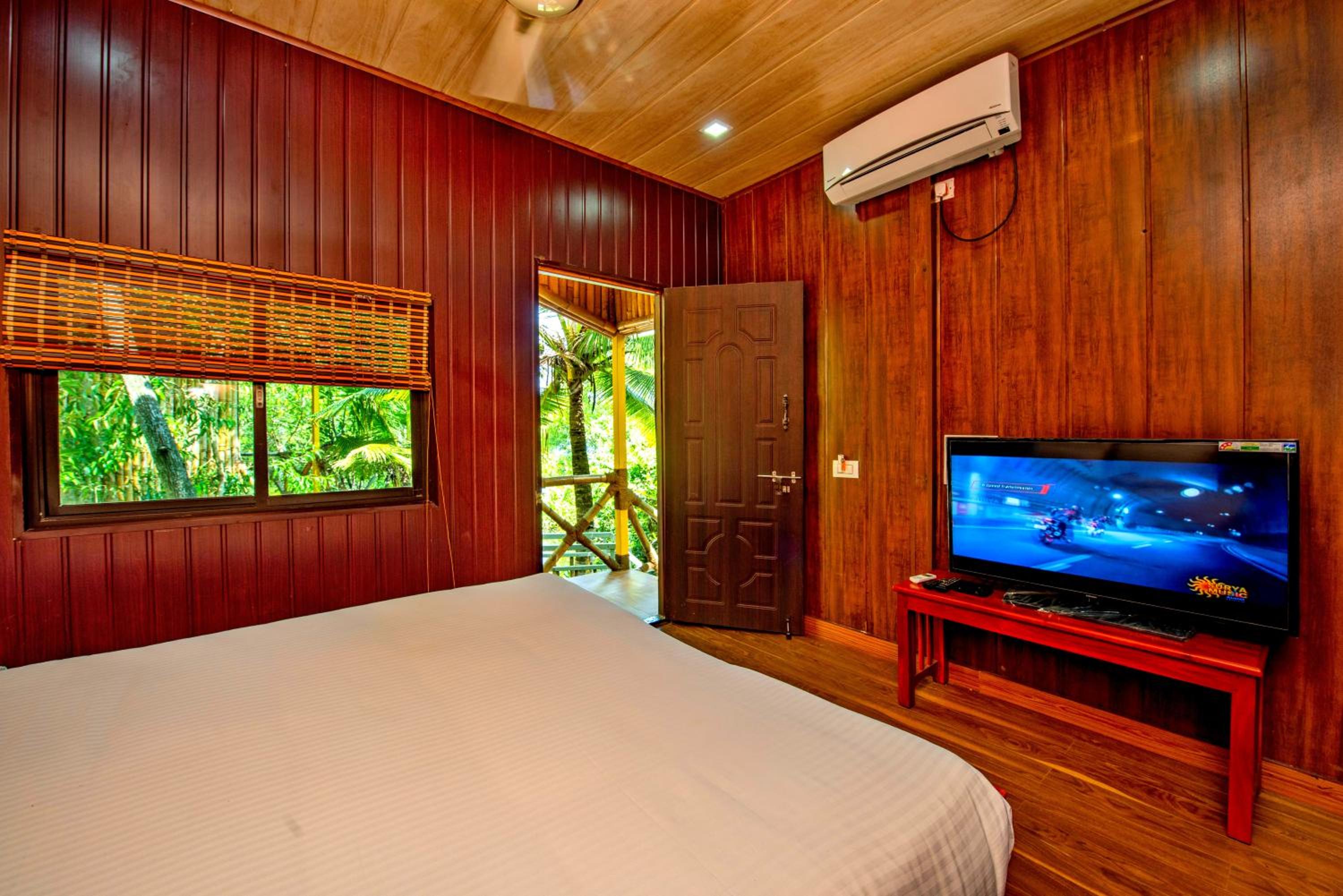 Bamboo Lake View Cottage - Photo 2