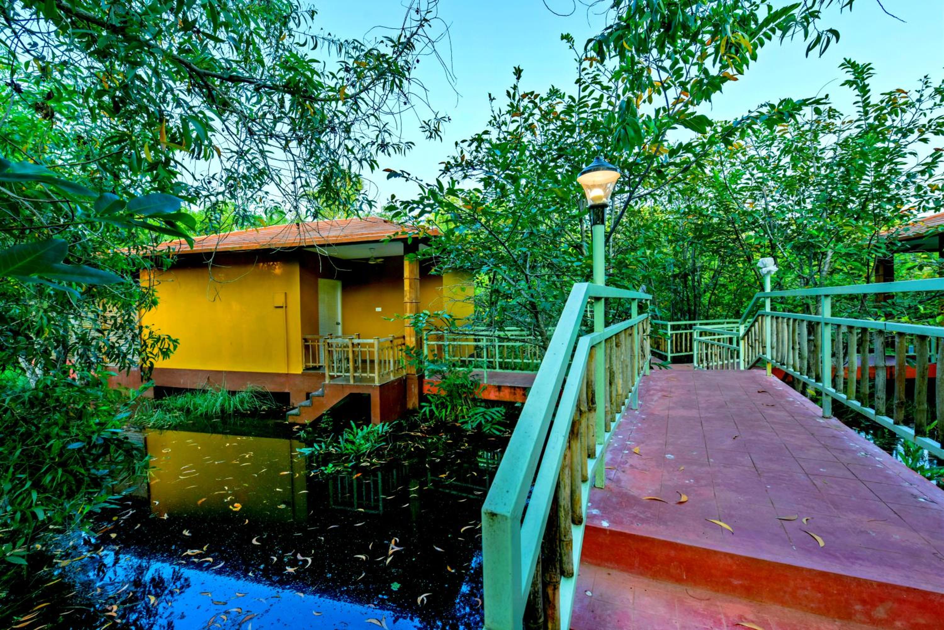 Water Scape Cottage with Private Pool - Photo 16