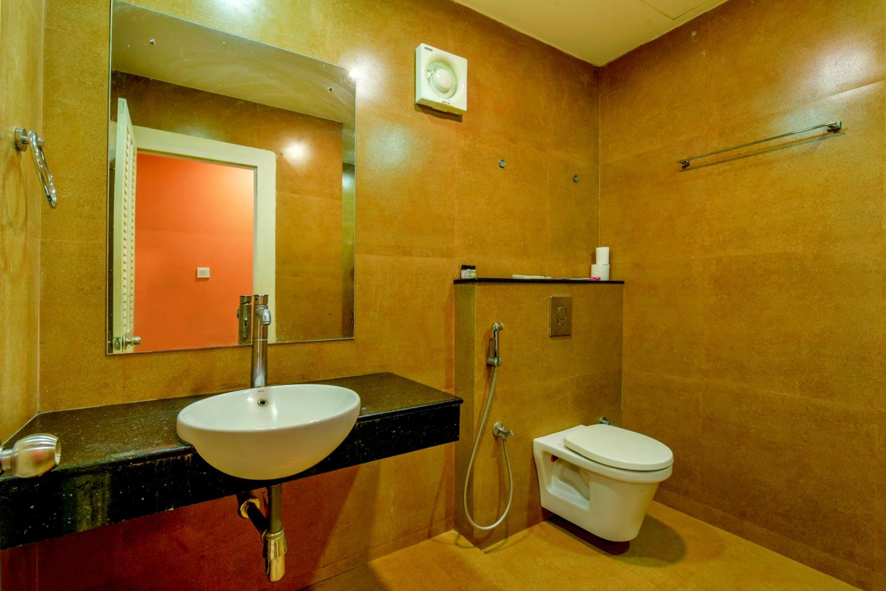 Water Scape Cottage with Private Pool - Photo 18