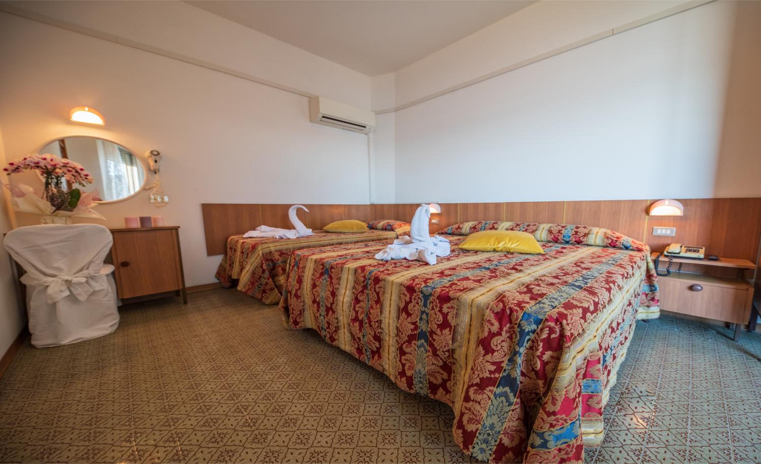 Quadruple Room with Front Sea View