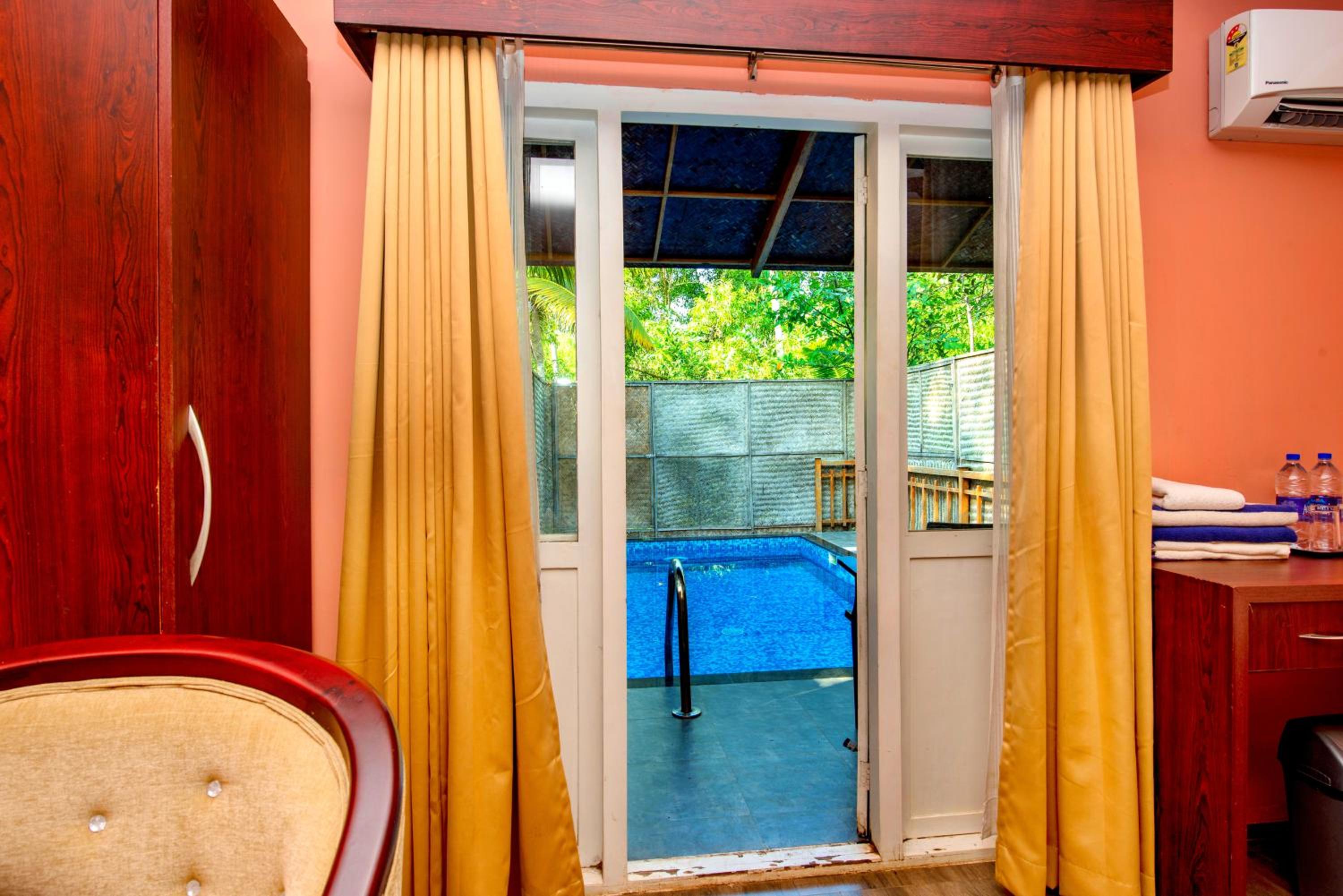 Water Scape Cottage with Private Pool - Photo 22