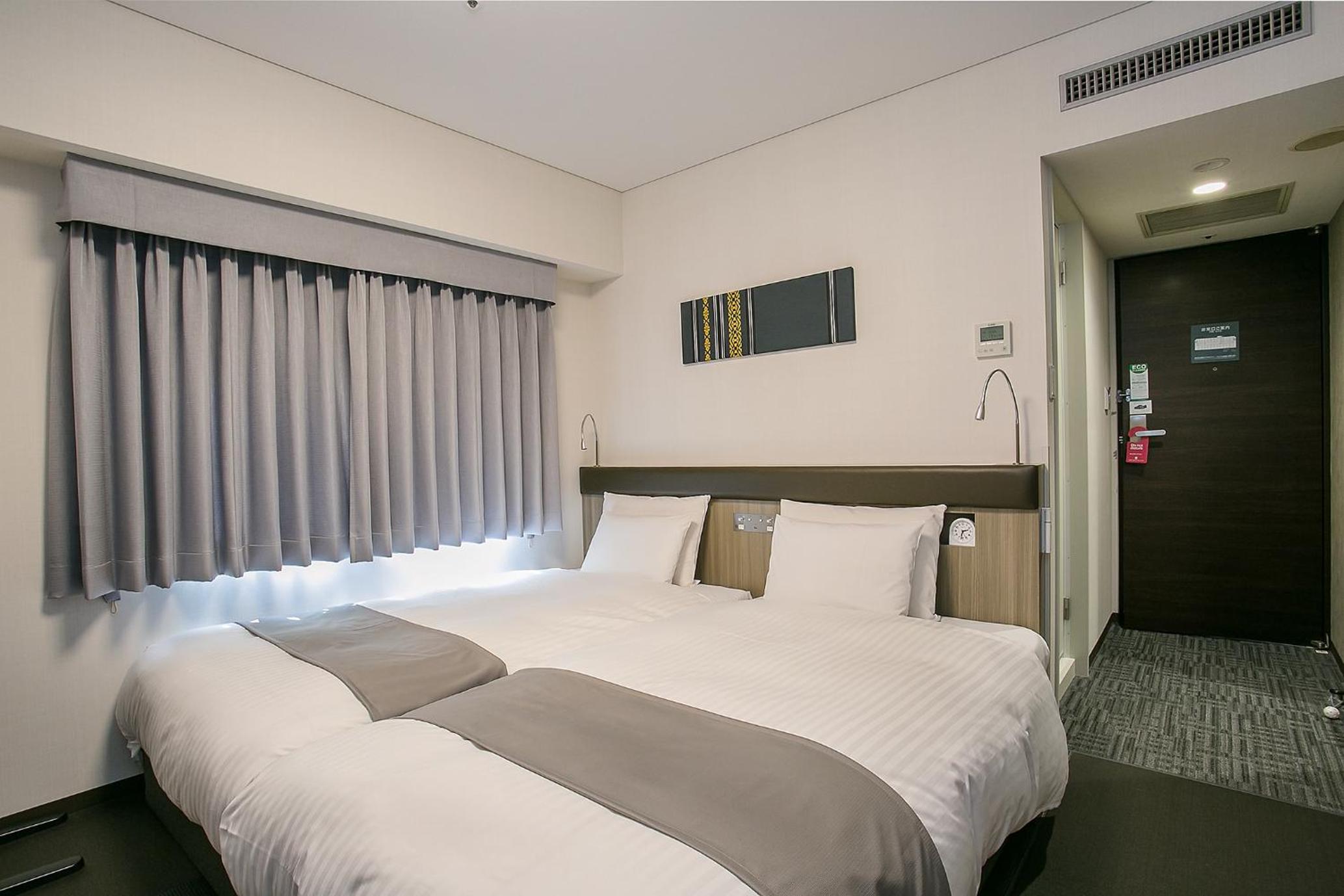 Twin Room - Non-Smoking - Photo 3