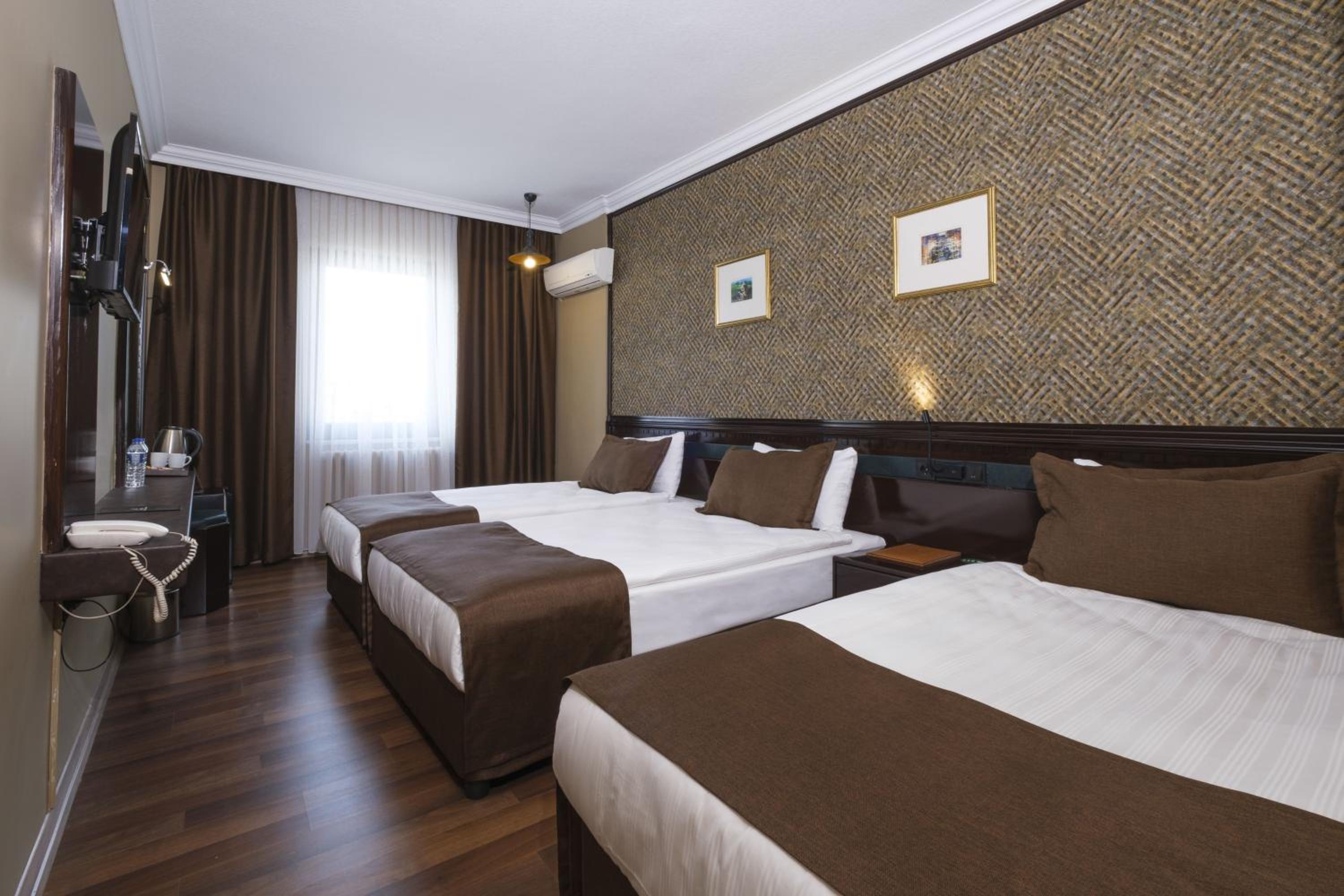 Basic Triple Room photo 1