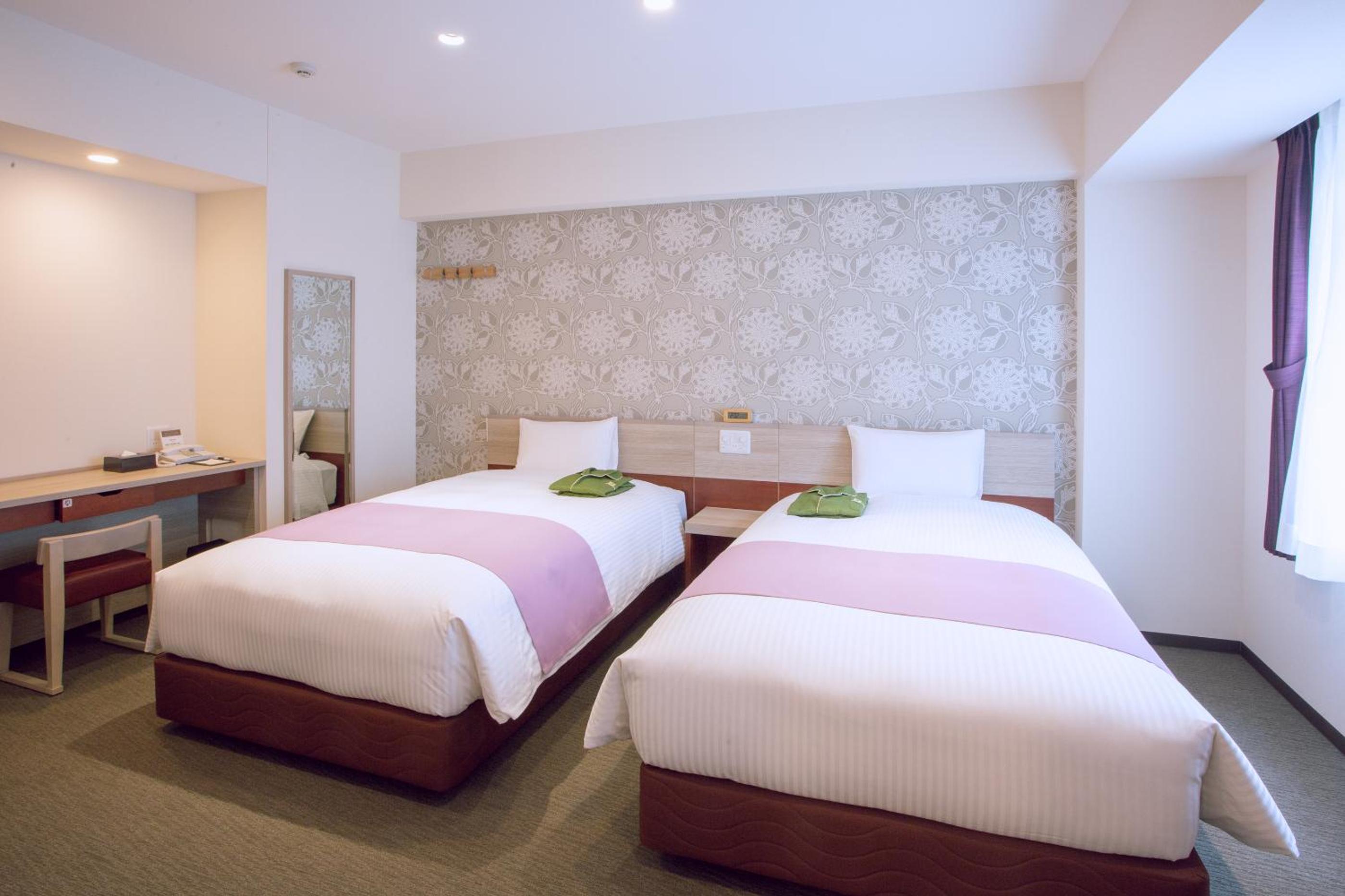 Twin Room - Non-Smoking - Photo 7