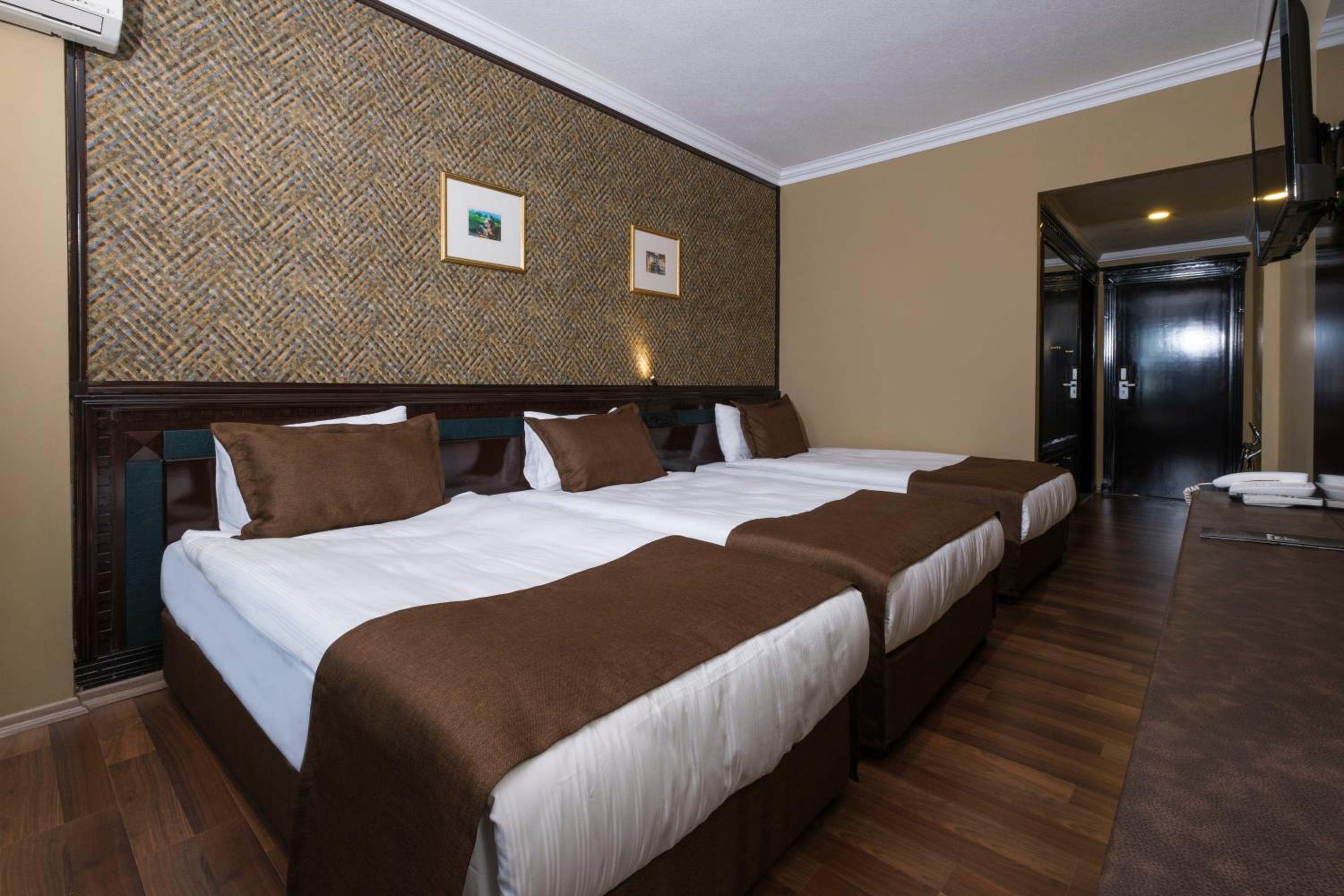 Basic Triple Room photo 2