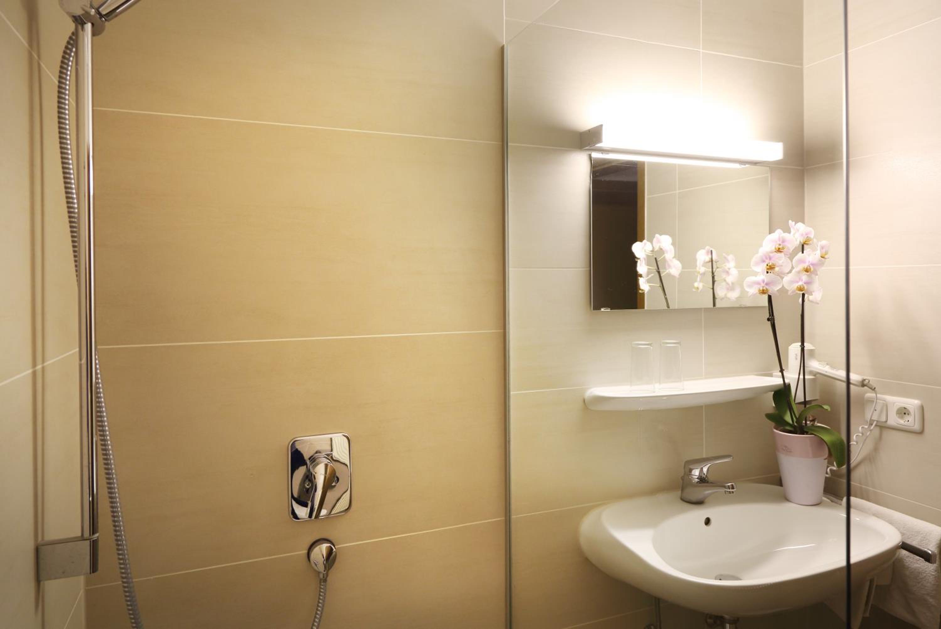 Double Room with Balcony - Photo 6