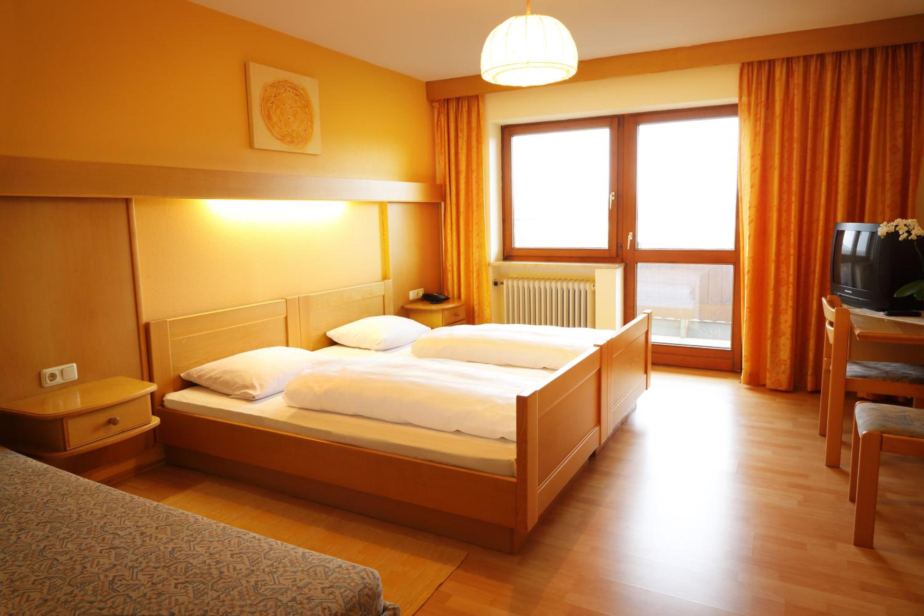Double Room with Balcony - Photo 1