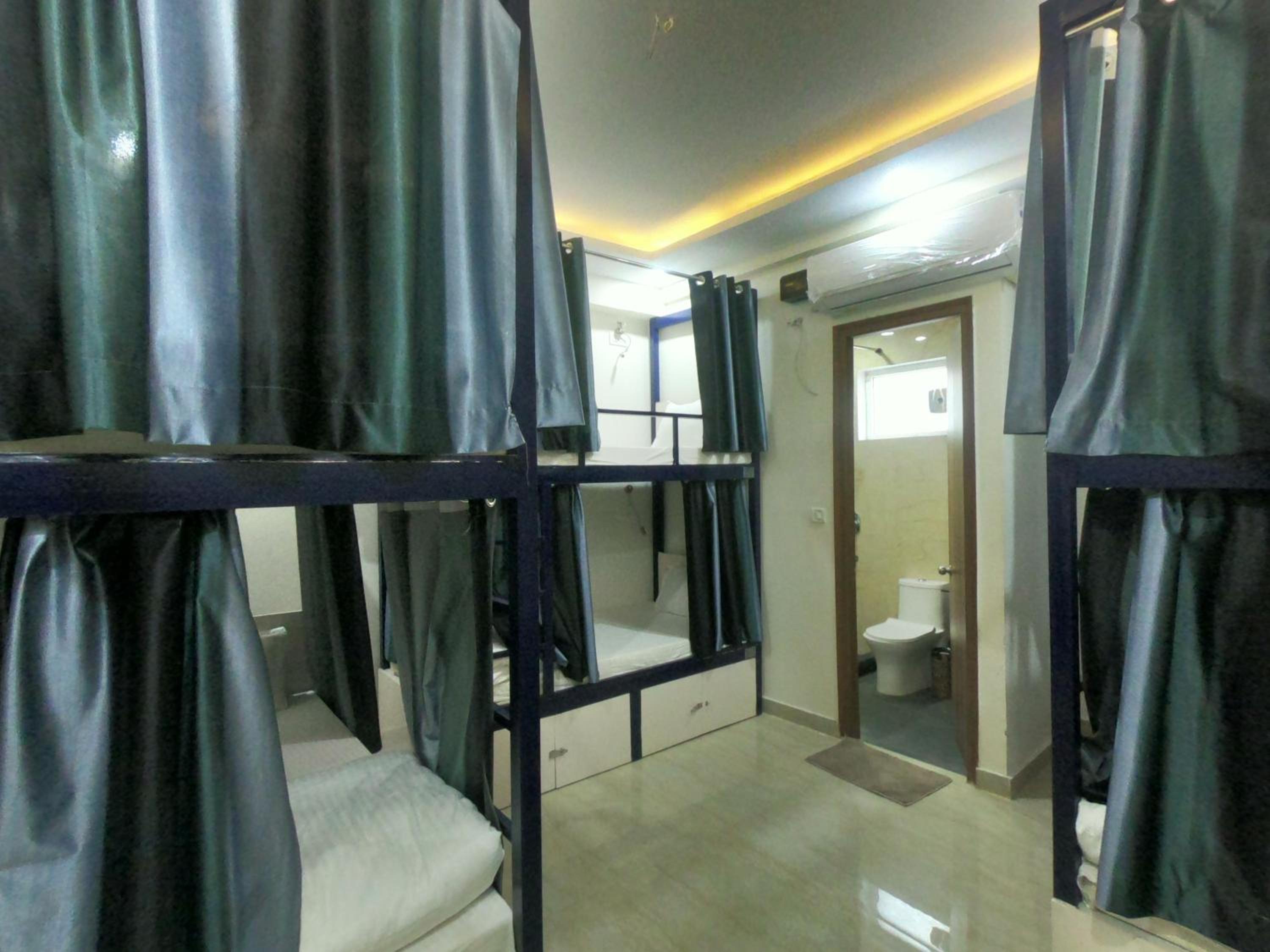 Bed in 6-Bed Mixed Dormitory Room photo 2