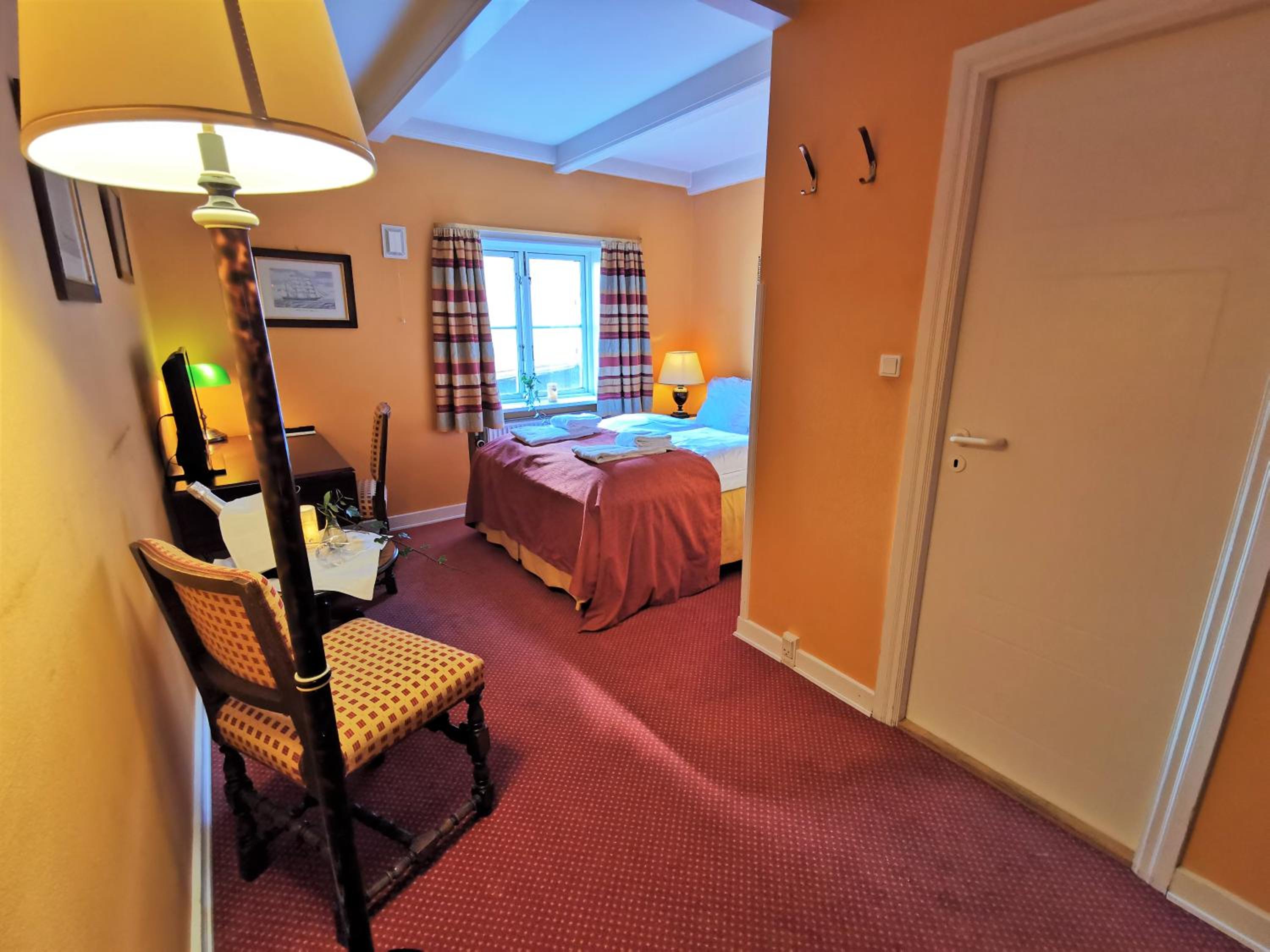 Standard Double Room (55 in wide bed) - Photo 1