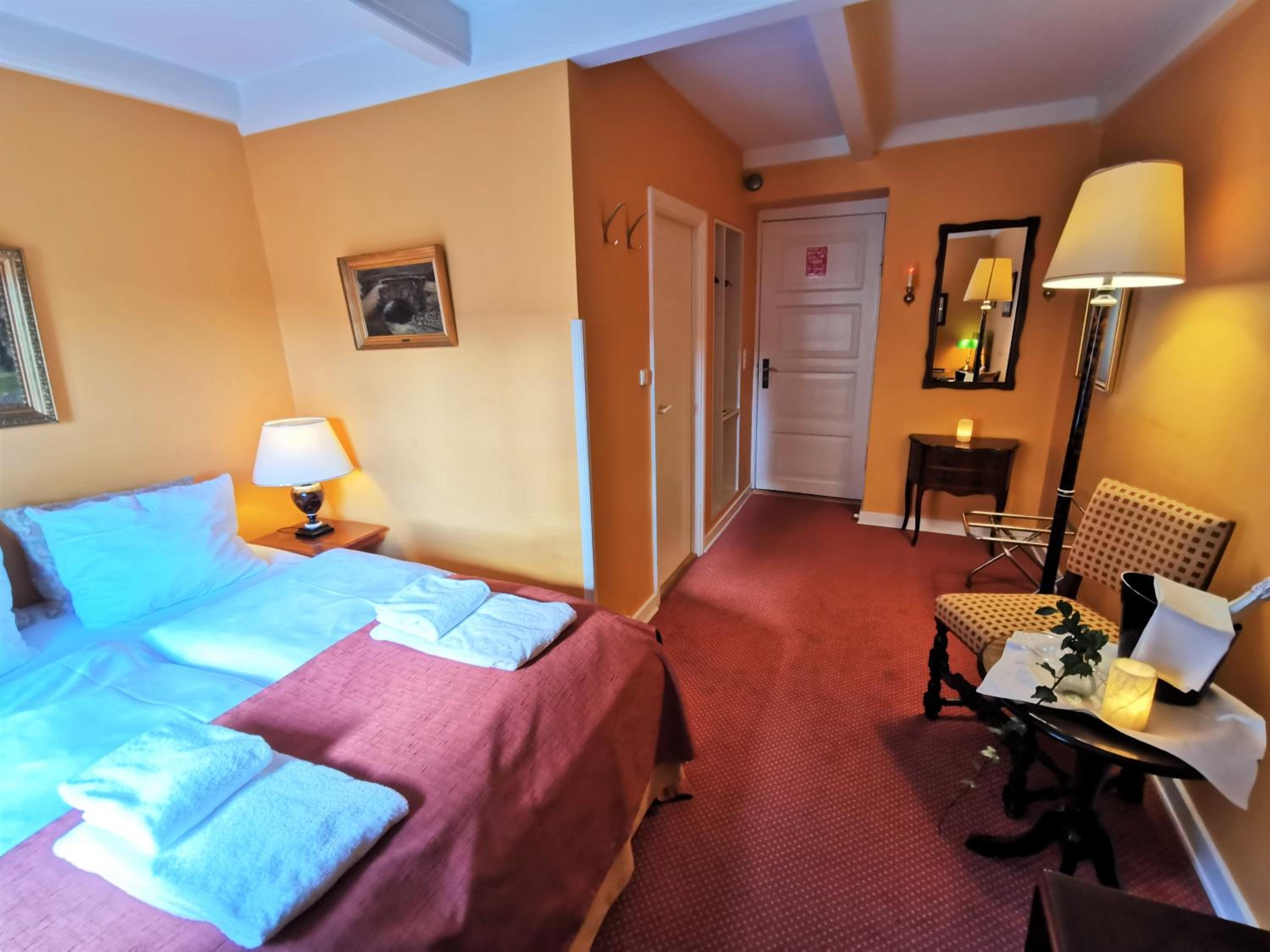 Standard Double Room (55 in wide bed) - Photo 8