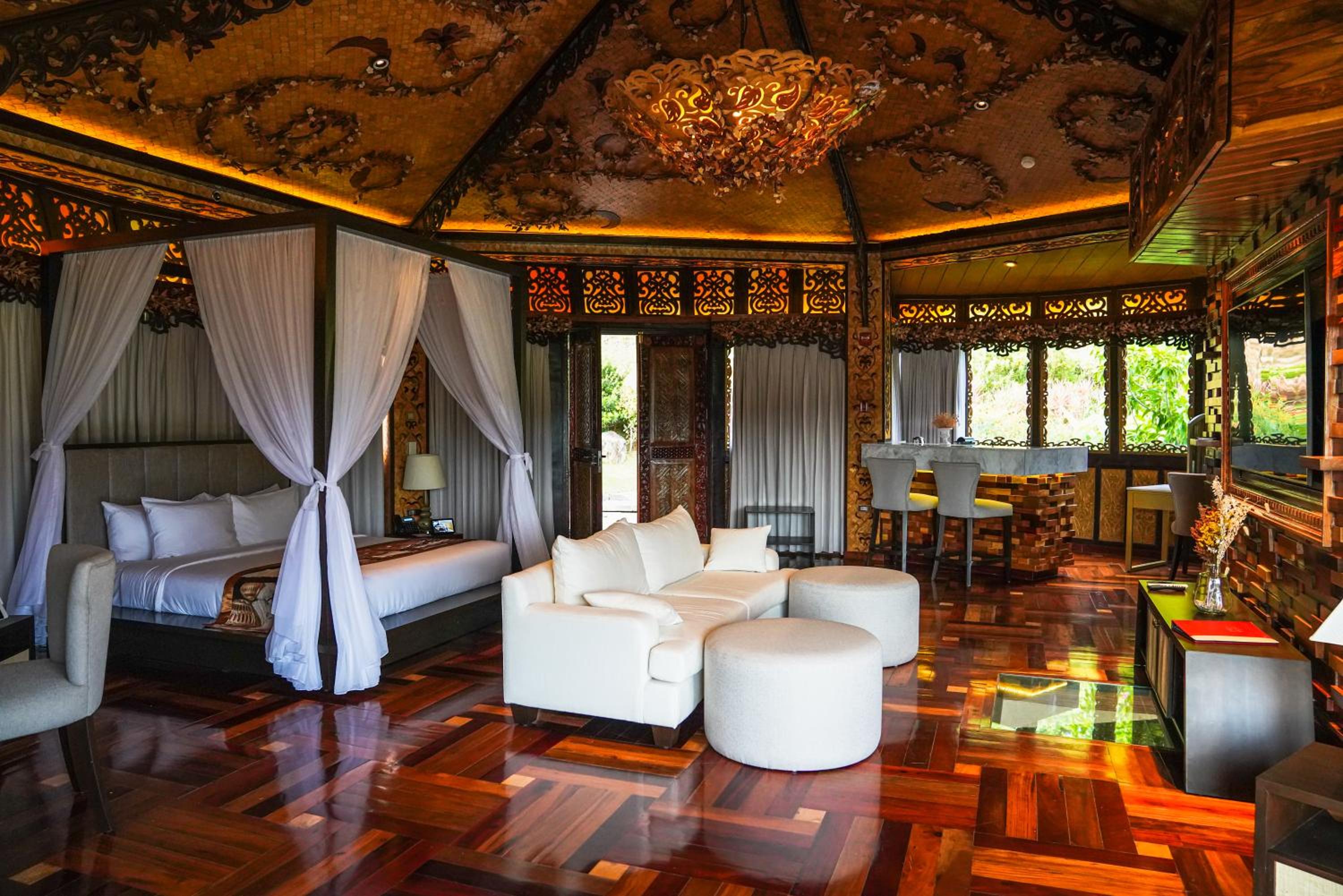 Royal Villa - Photo 1
