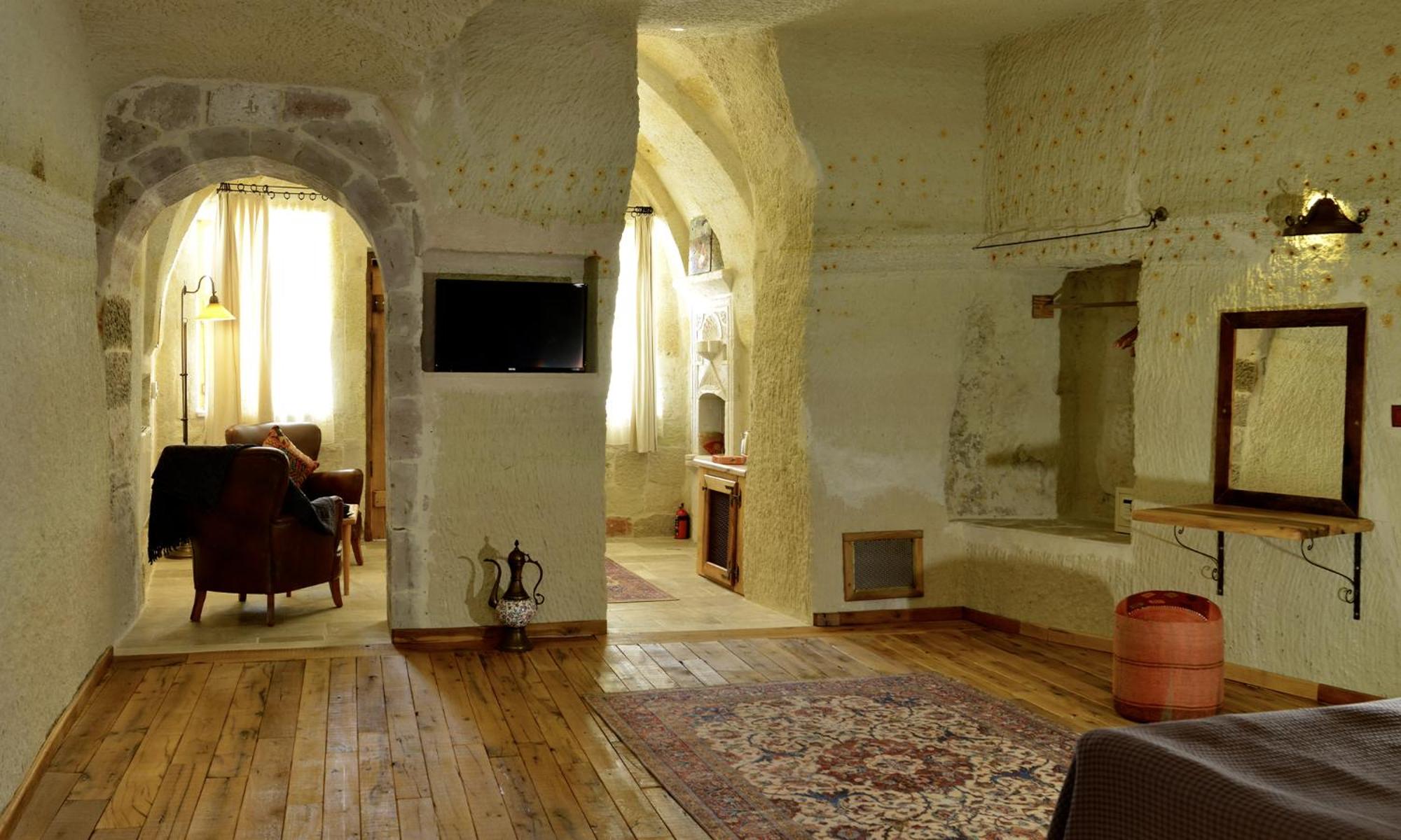 Suite with Mountain View - Photo 16