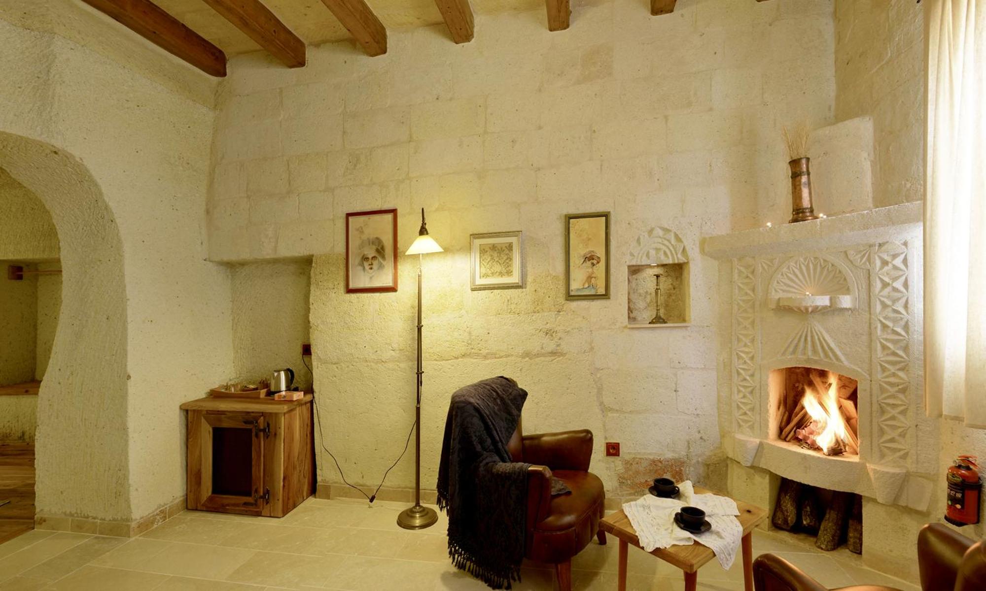 Deluxe Double Room - Photo 13