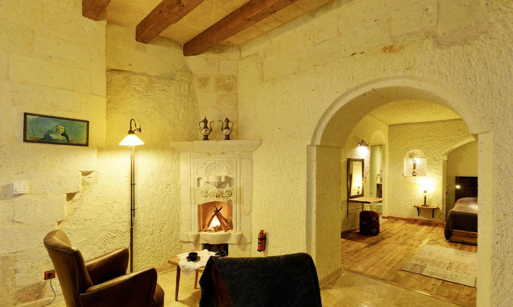Deluxe Double Room - Photo 11