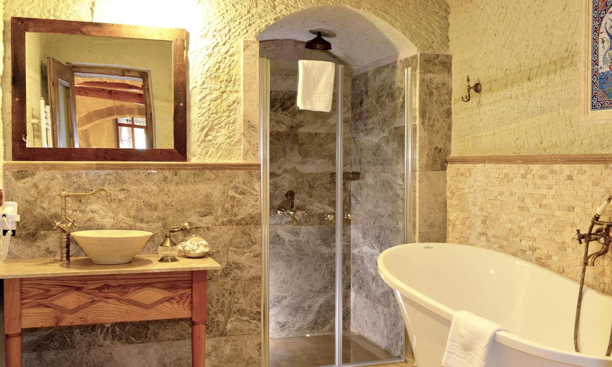 Deluxe Double Room - Photo 9