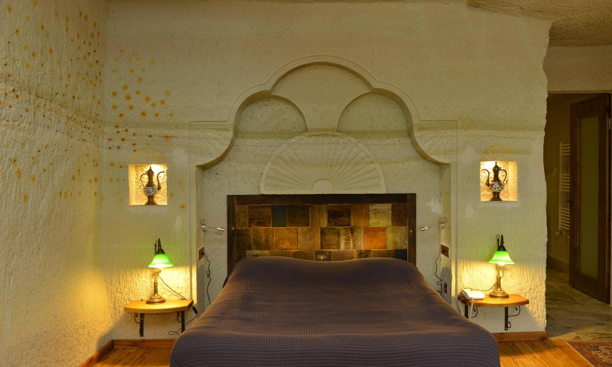 Suite with Mountain View - Photo 17