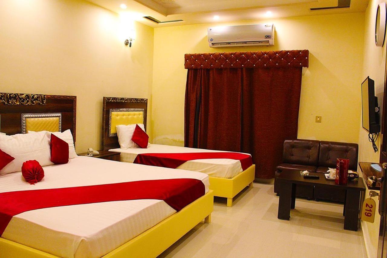 Deluxe Family Room