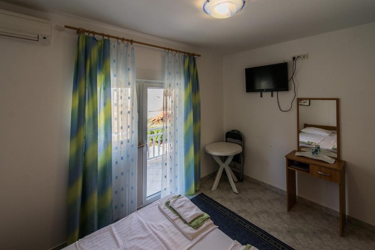 Double Room with Partial Sea View photo 3