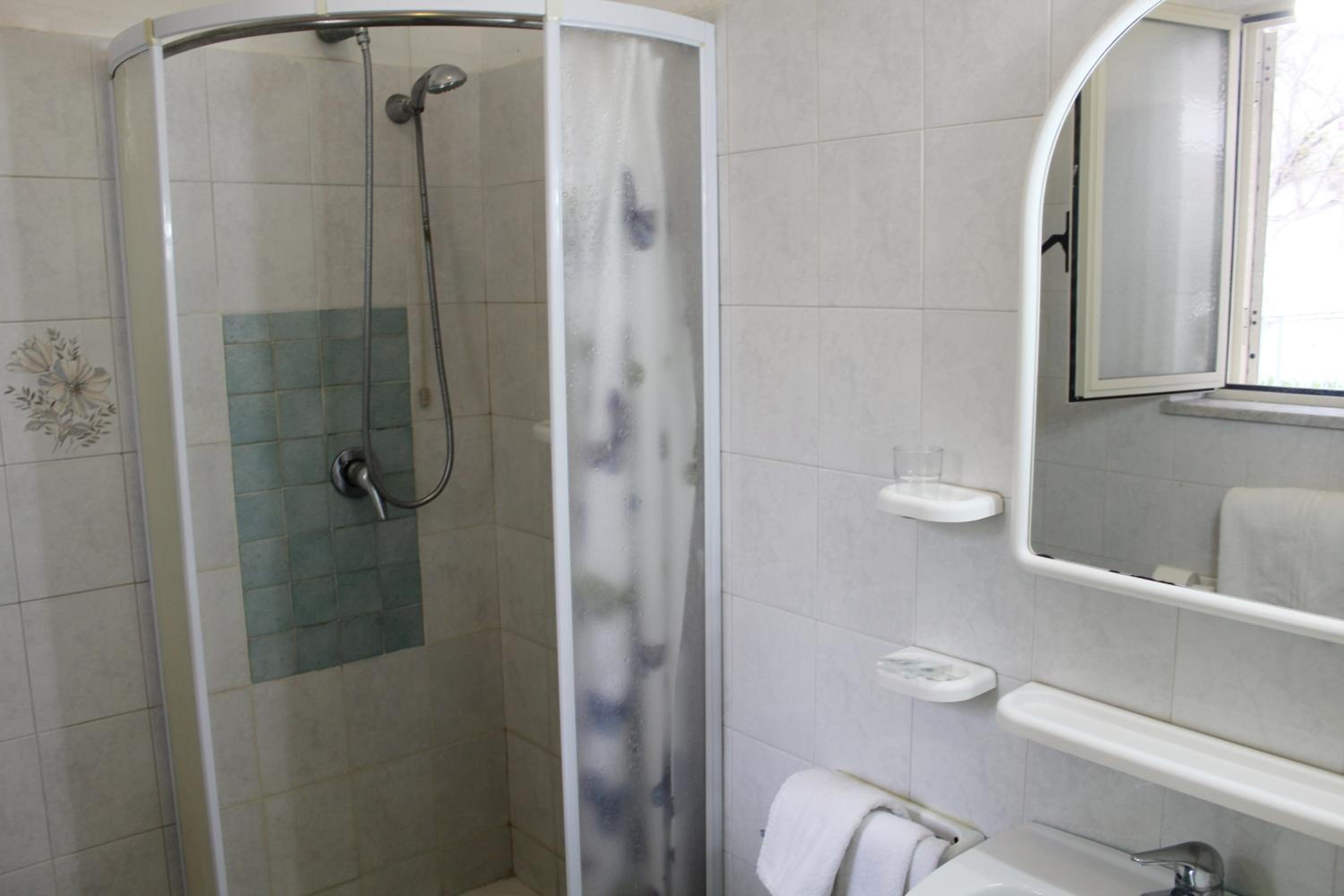 Standard Double Room - Photo 23