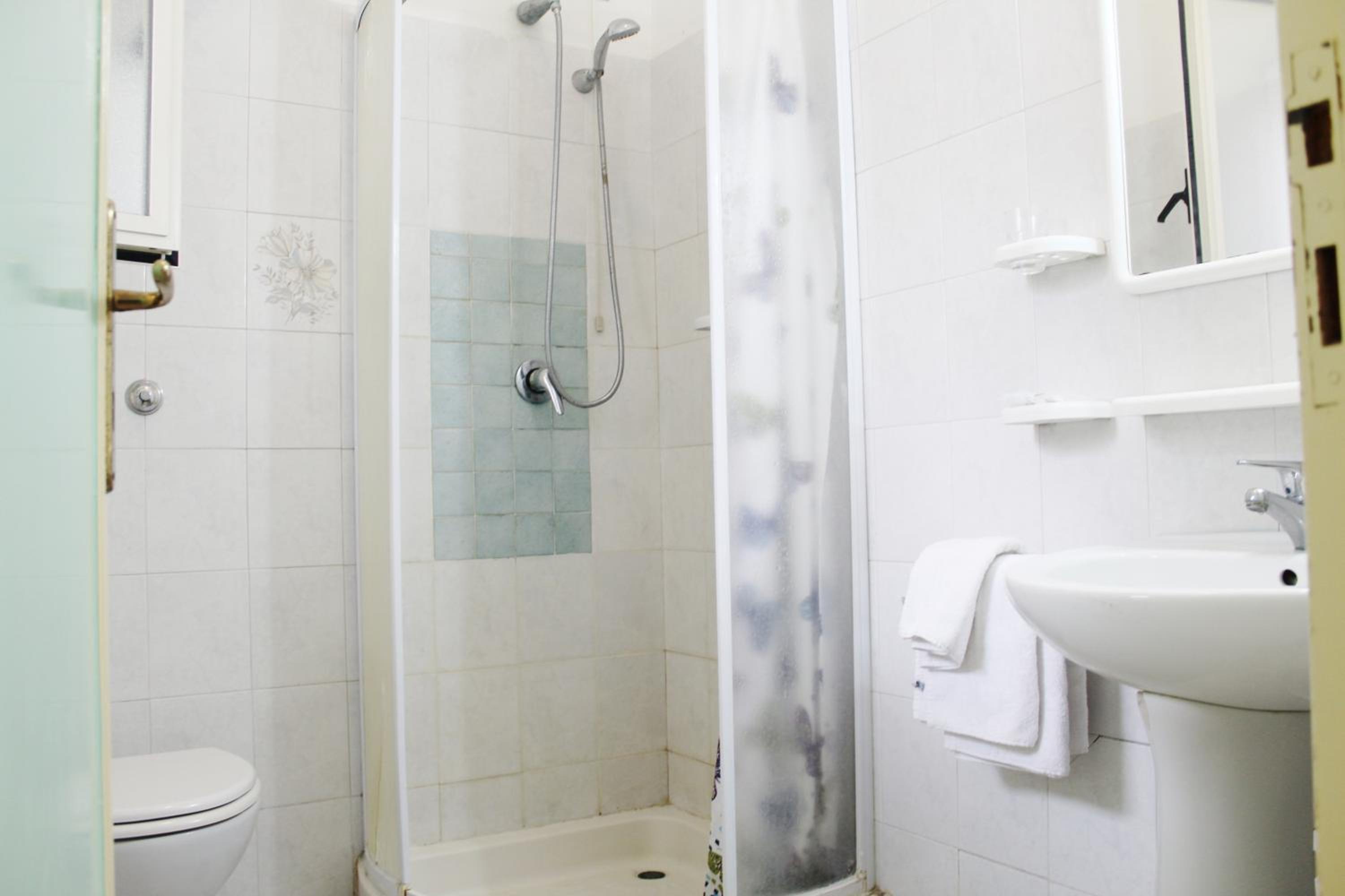 Standard Double Room - Photo 24