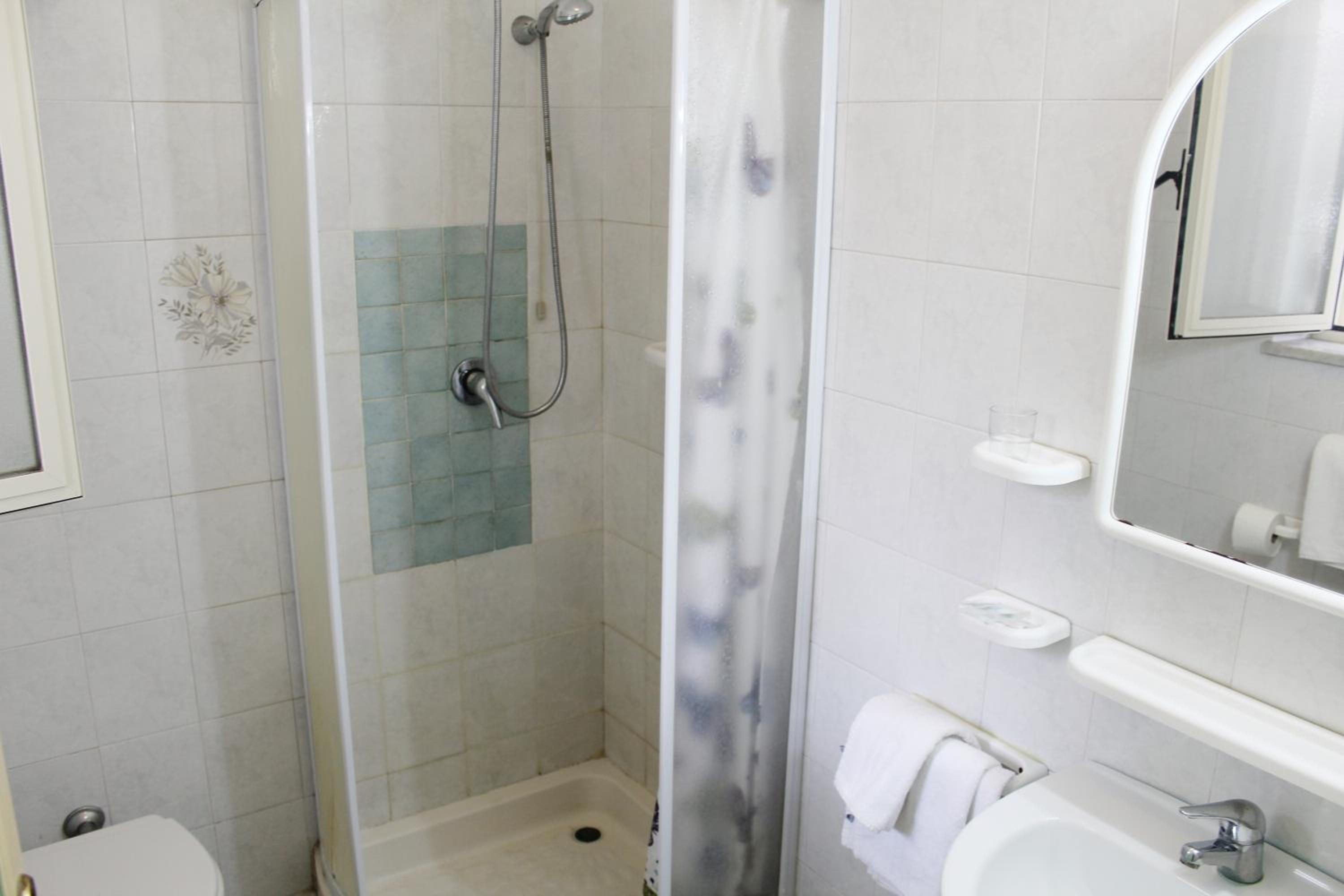 Standard Double Room - Photo 27