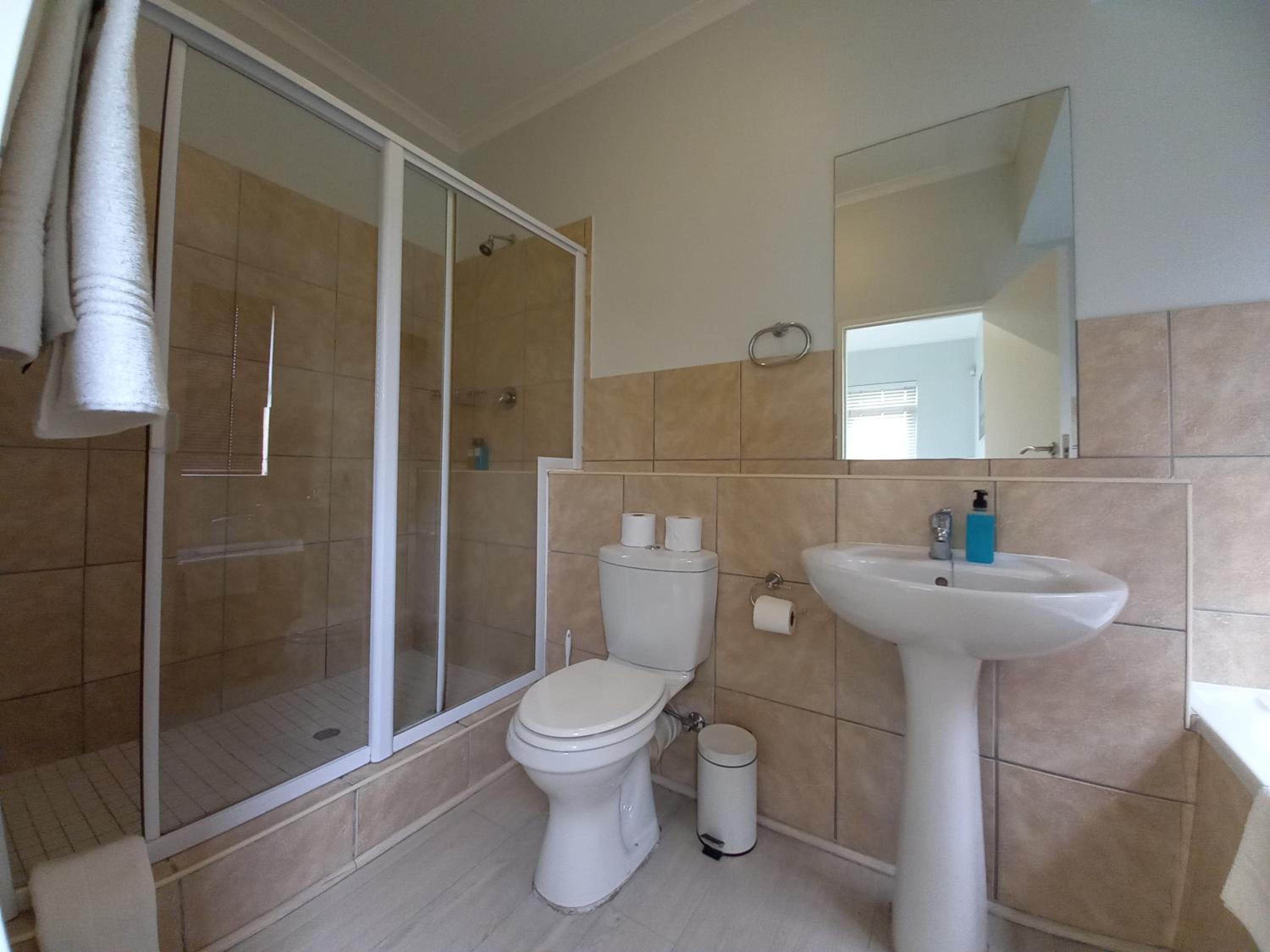 Three-Bedroom Apartment - Photo 4