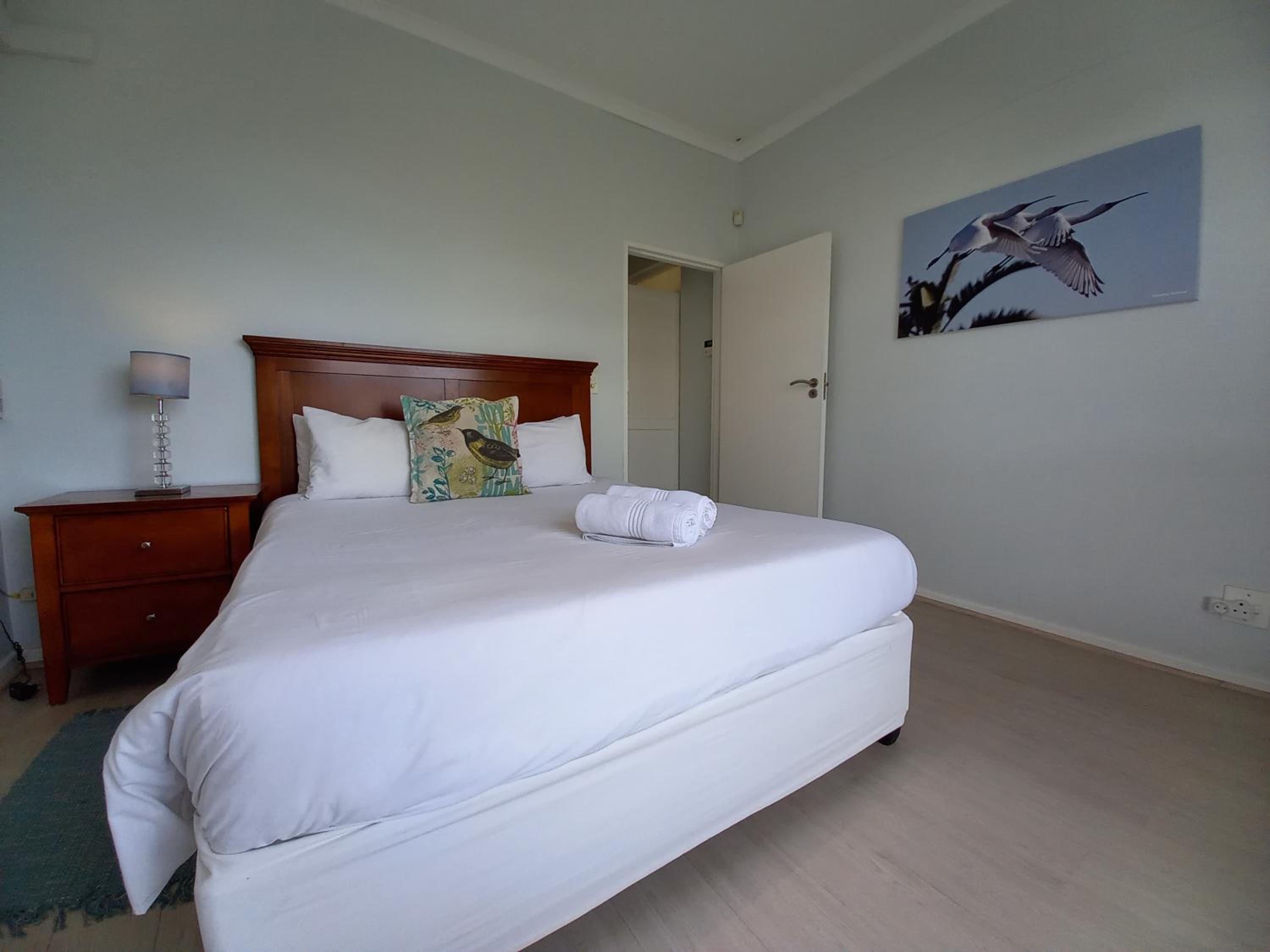 Three-Bedroom Apartment - Photo 10