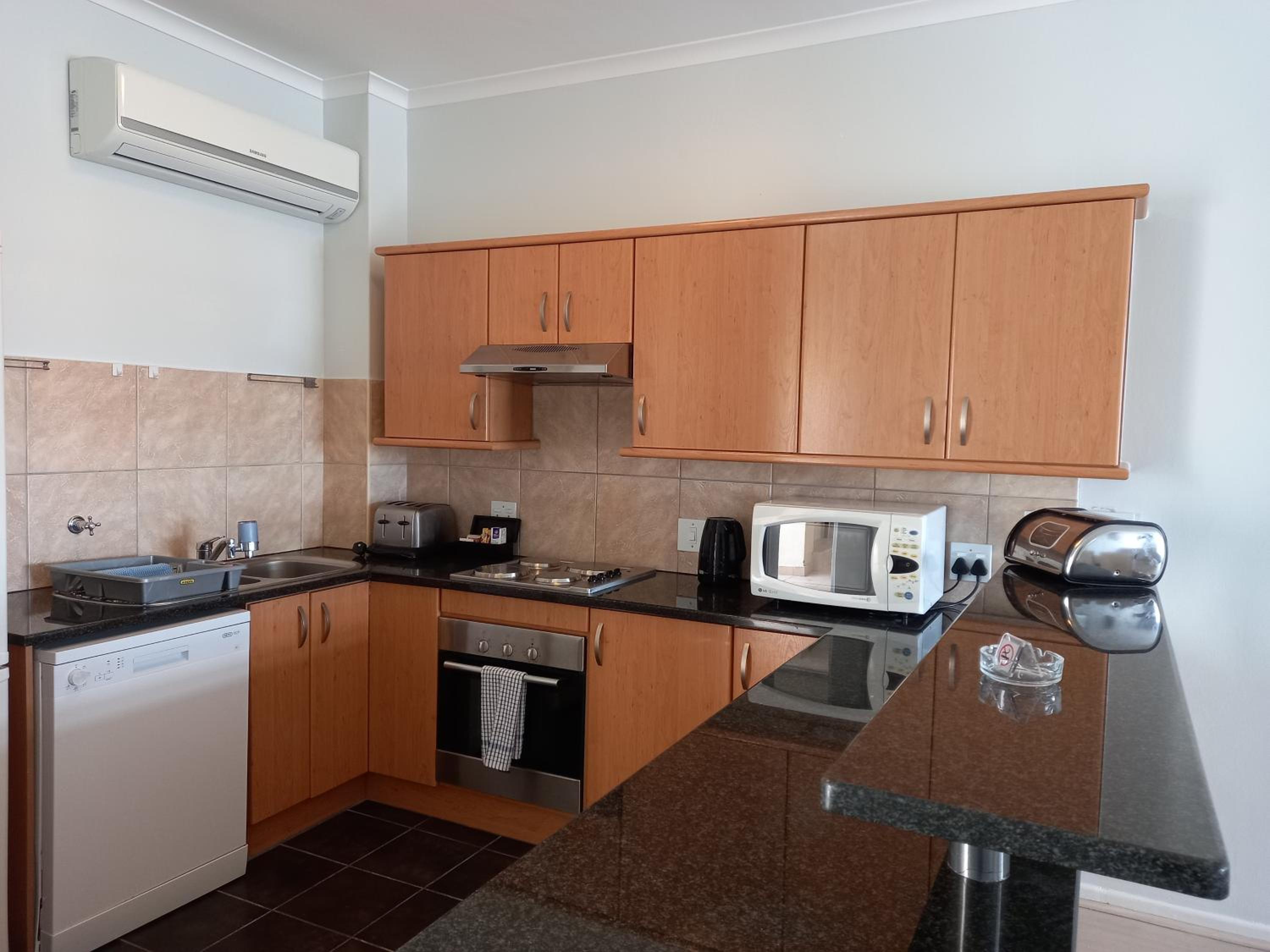 Three-Bedroom Apartment - Photo 9