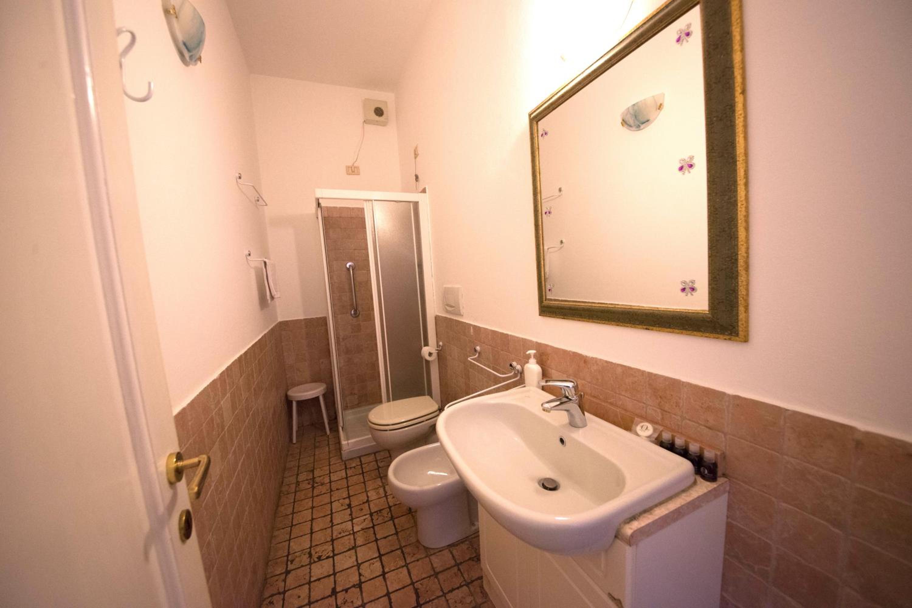 Two-Bedroom Apartment - Photo 2