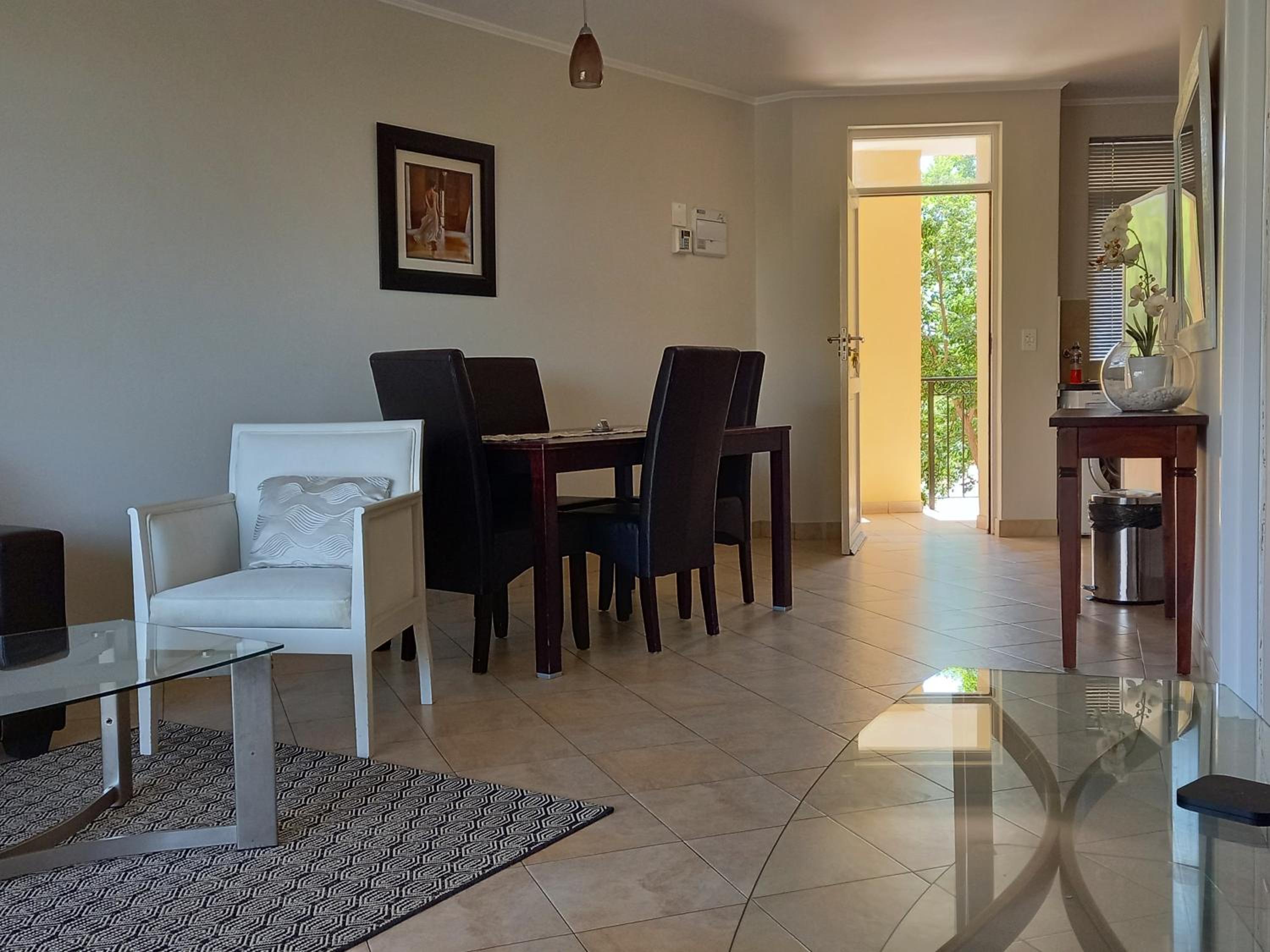 One-Bedroom Apartment - Photo 2